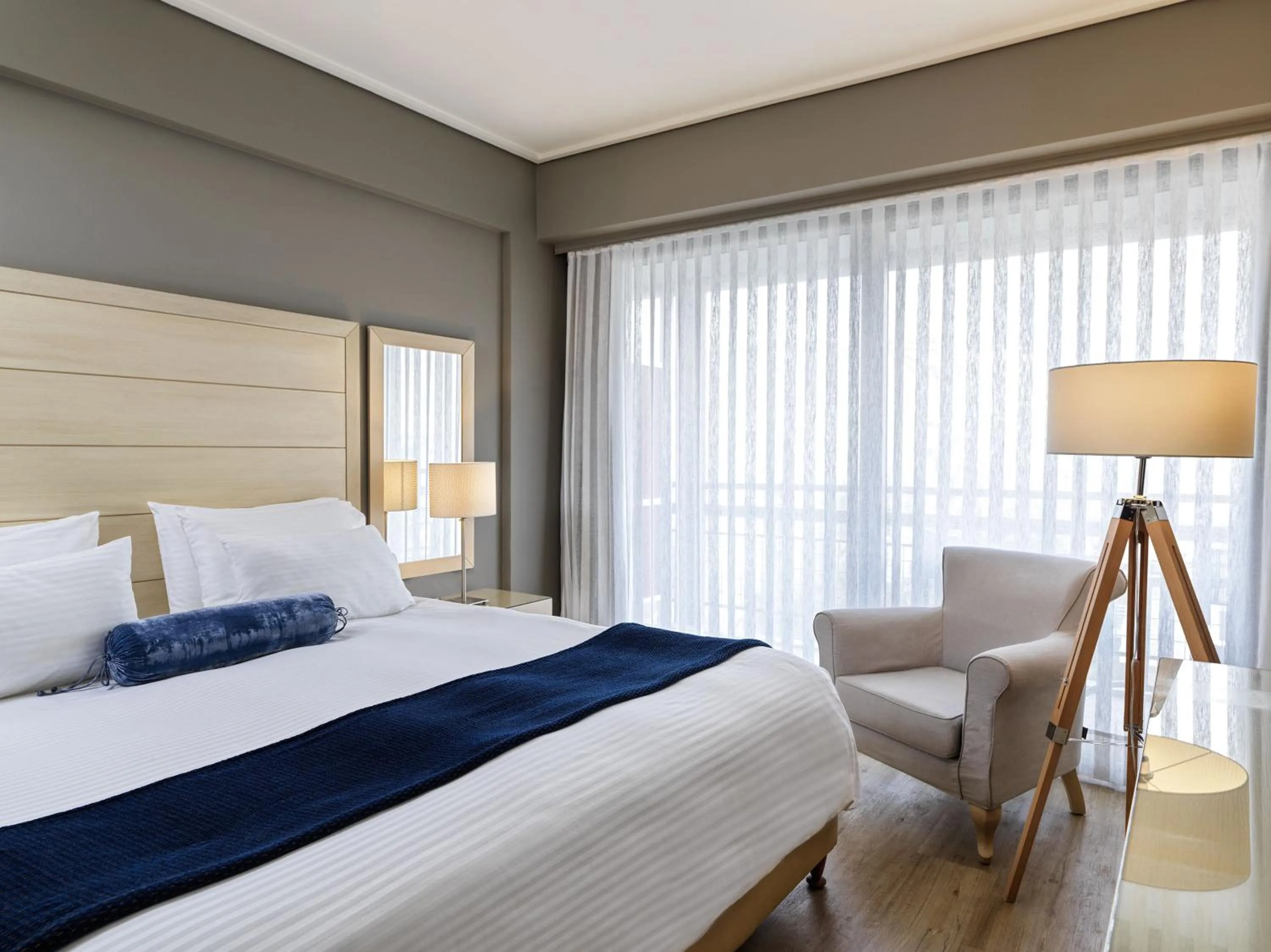 Photo of the whole room, Bed in Sea View Cityscape Hotel