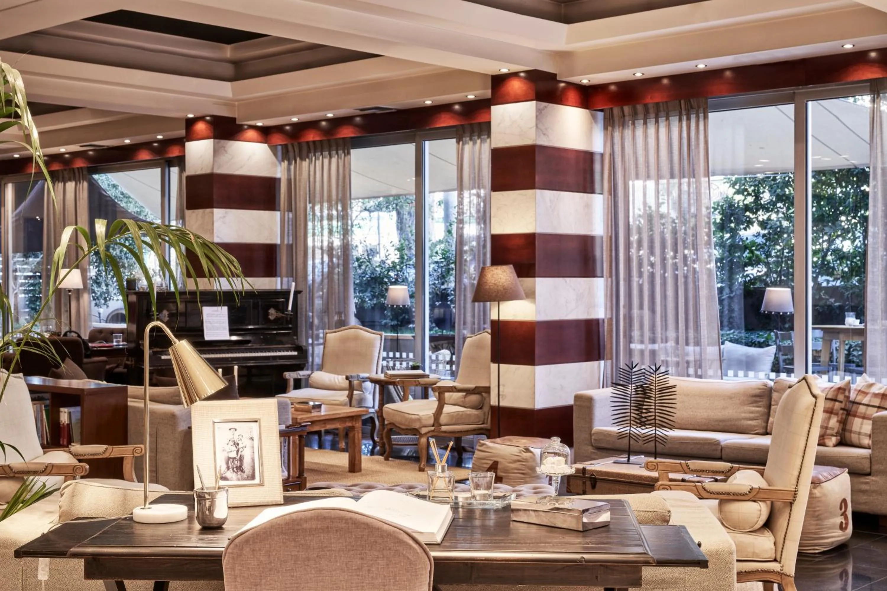 Living room in Sea View Cityscape Hotel