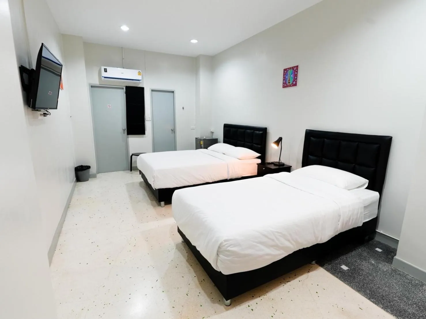 Photo of the whole room, Bed in Suksomboon Residence