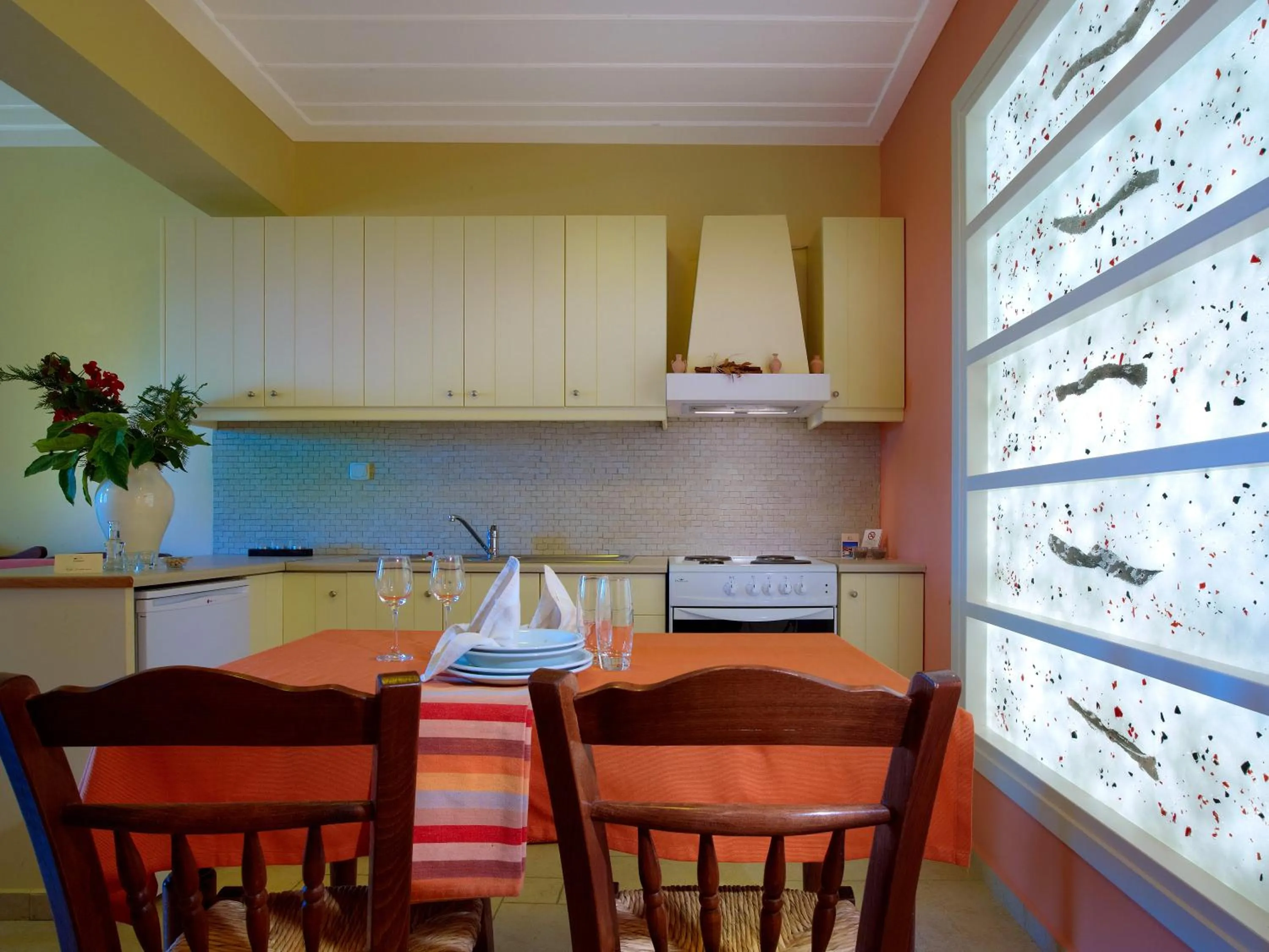 Kitchen or kitchenette in Katalagari Country Suites