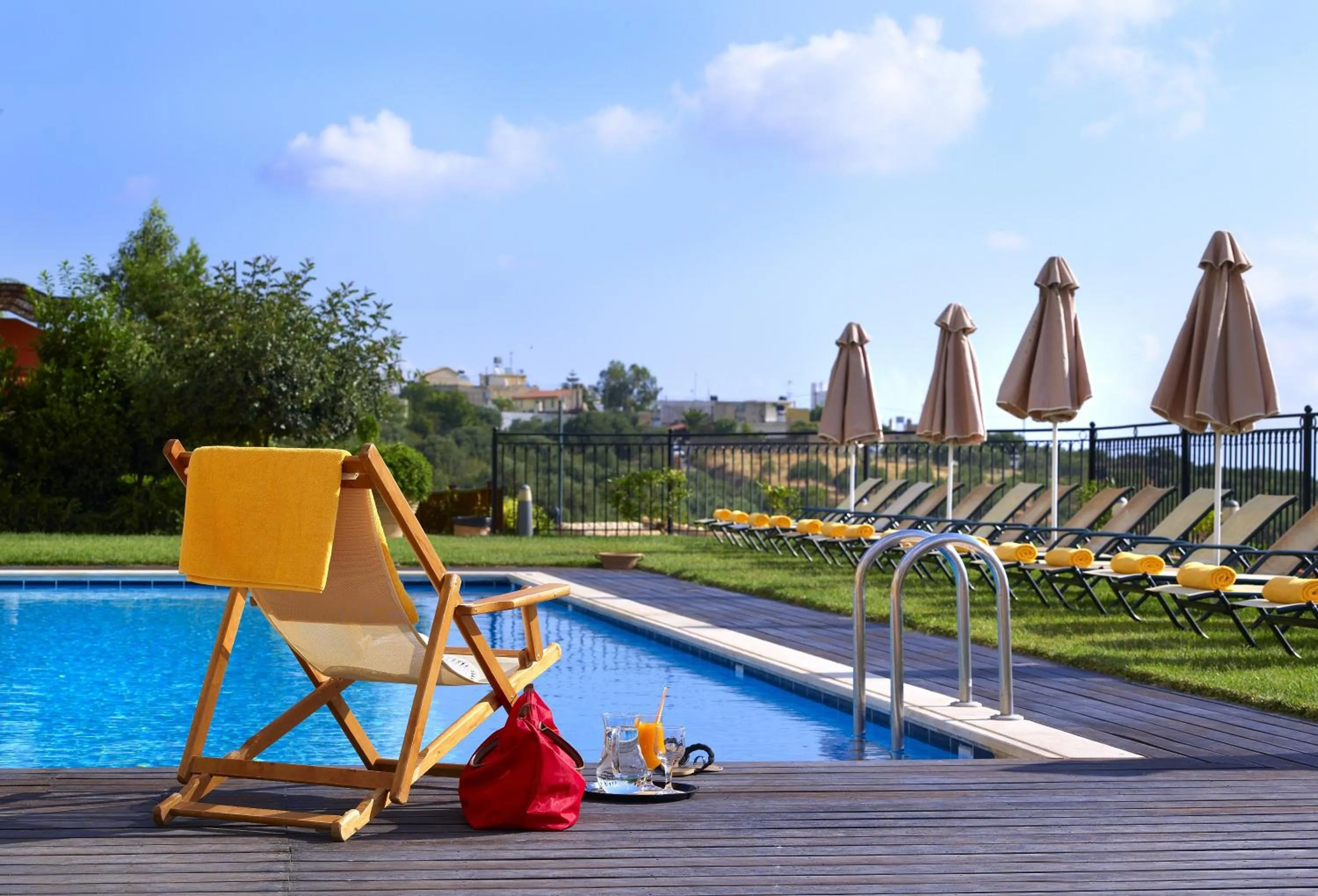 Swimming pool in Katalagari Country Suites