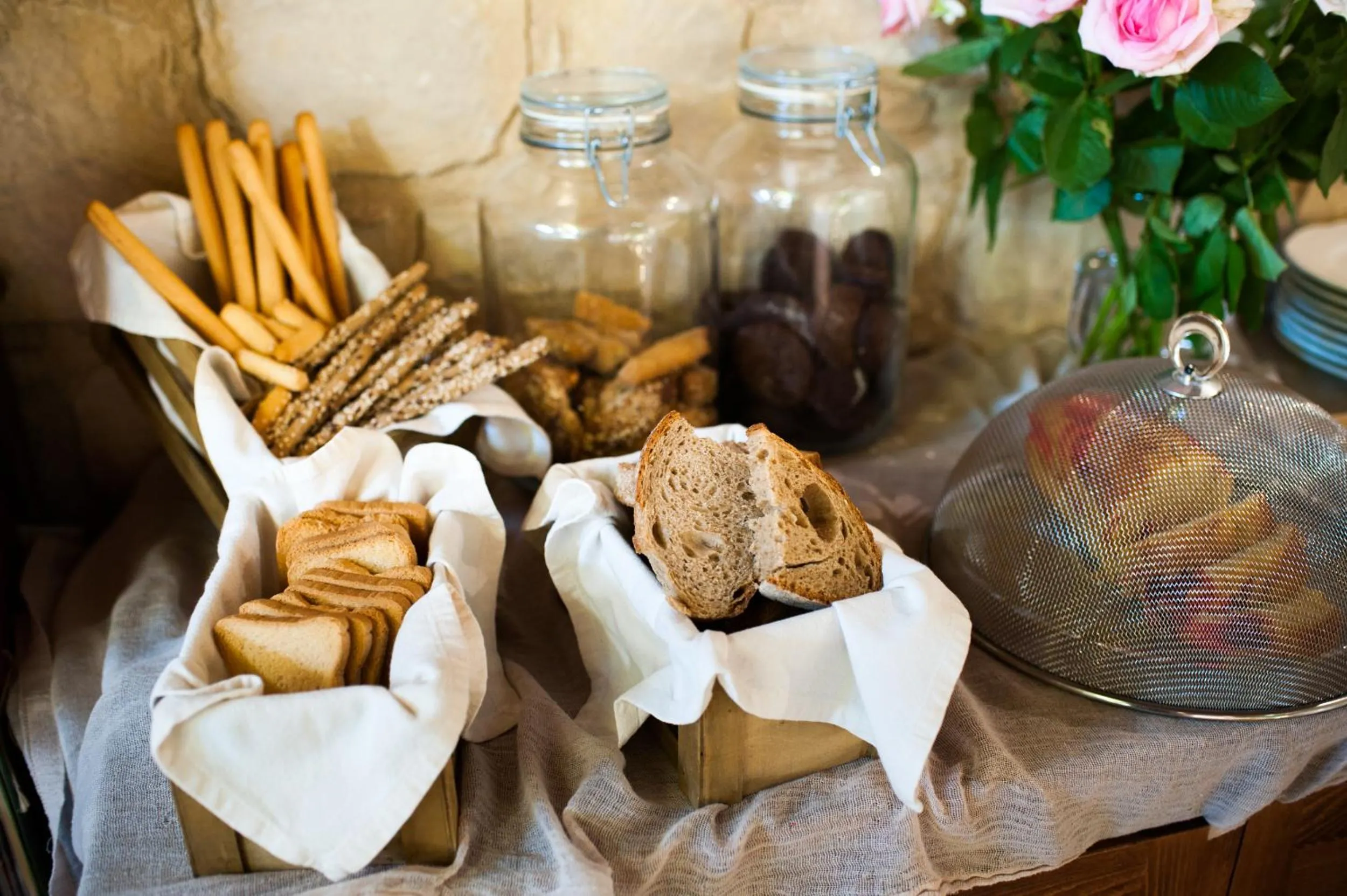 Buffet breakfast in Katalagari Country Suites