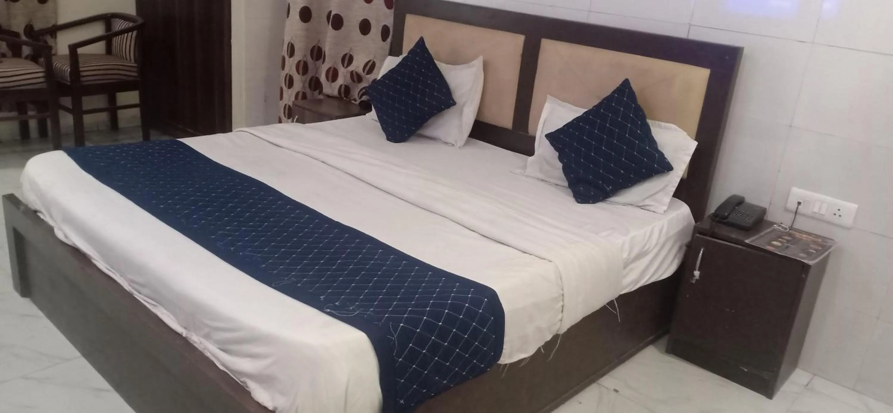 Bedroom, Bed in Hotel O Alpine