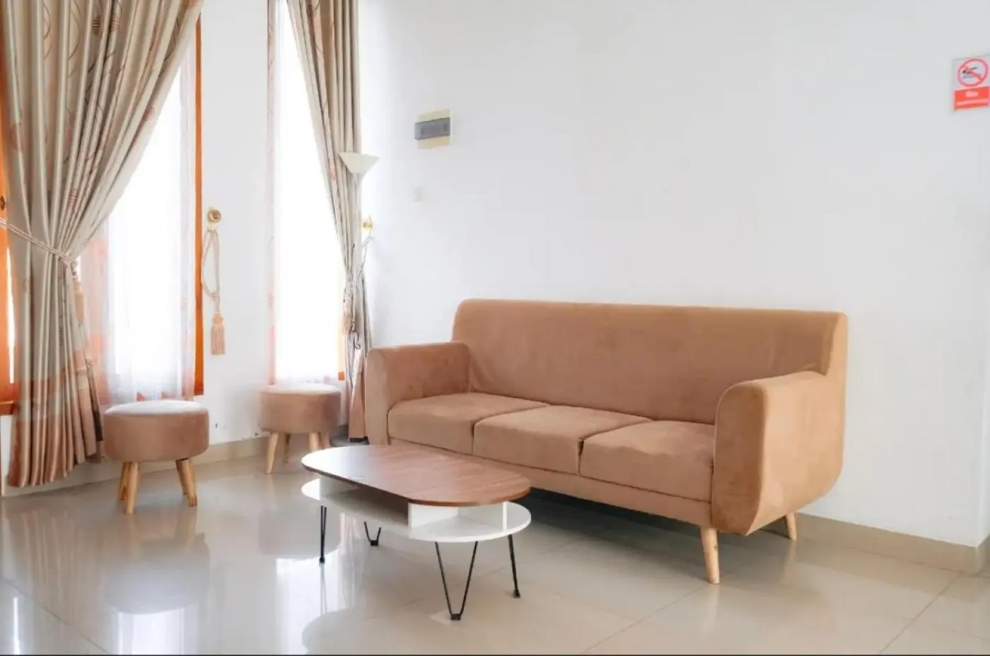Living room in Omah Dixy Family Homestay by FH Stay