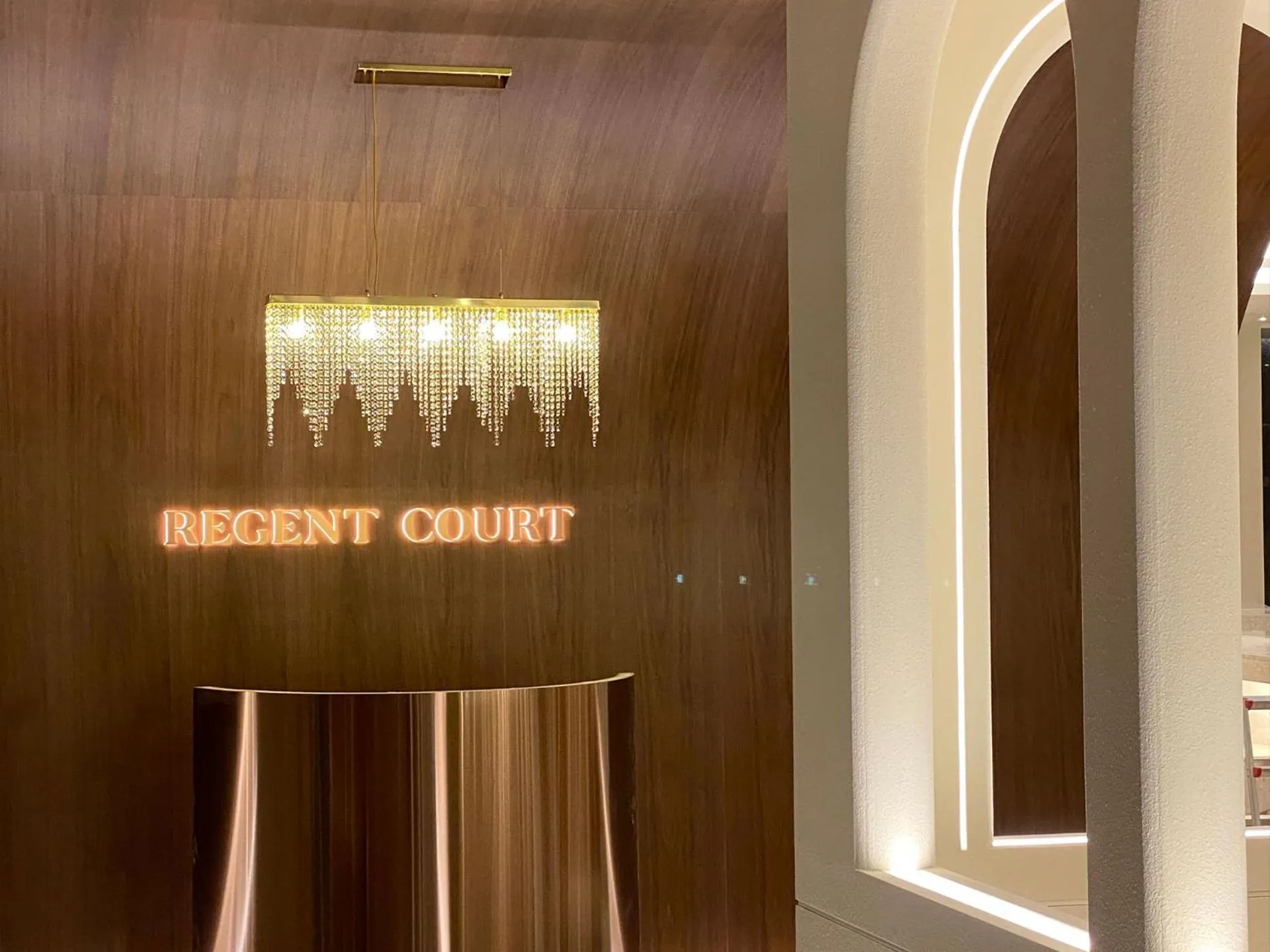 Restaurant/places to eat in Eldis Regent Hotel