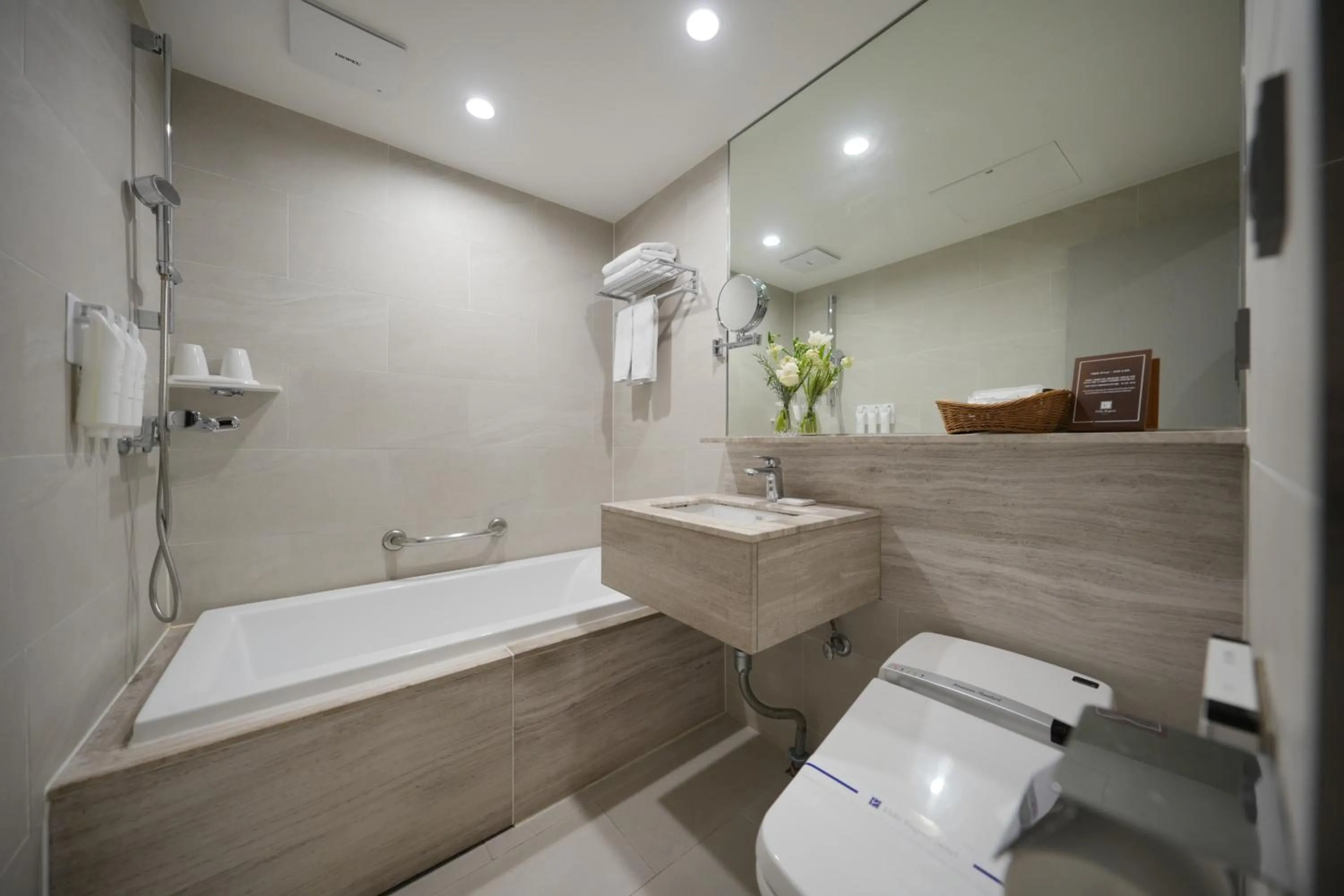 Shower in Eldis Regent Hotel