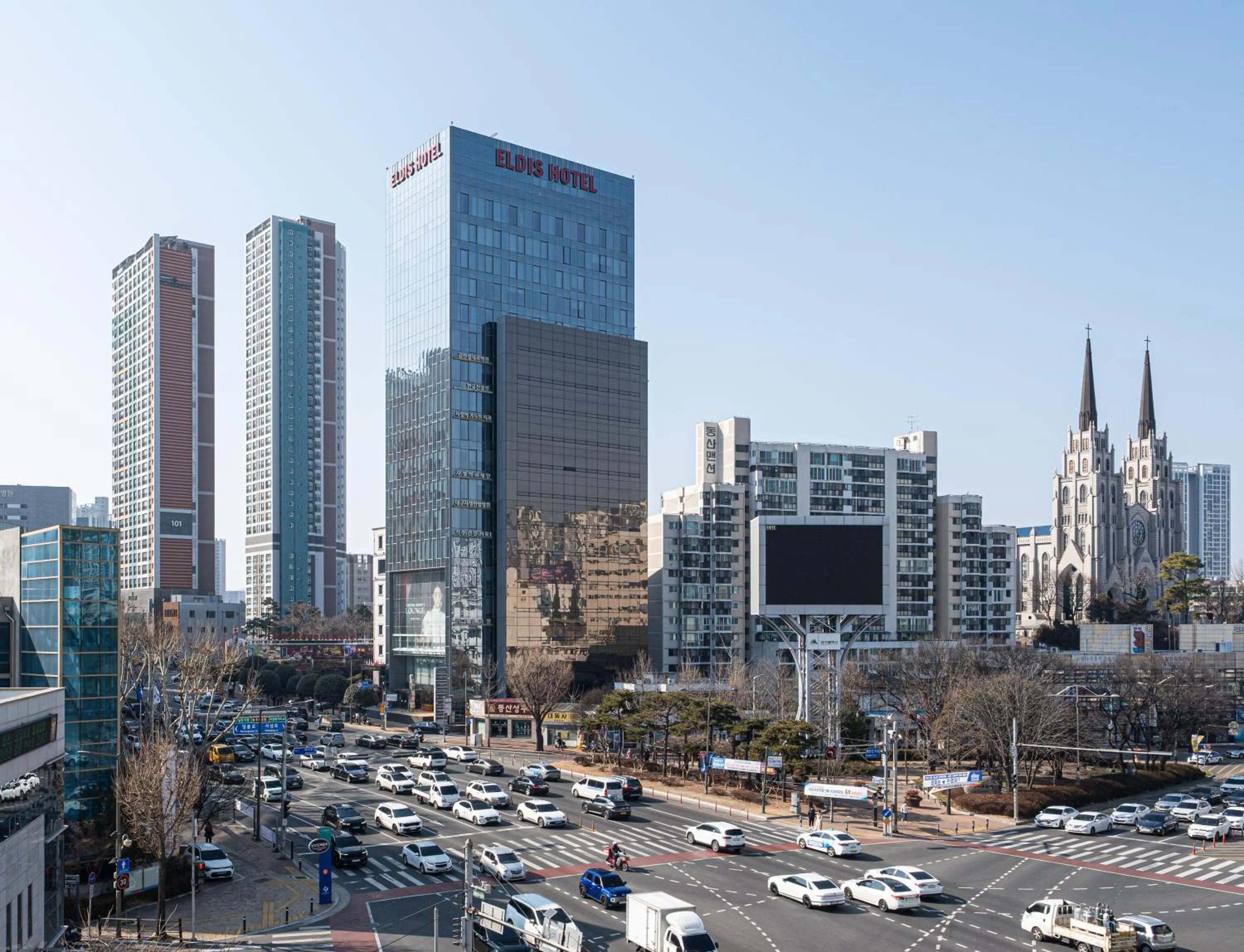 Facade/entrance in Eldis Regent Hotel