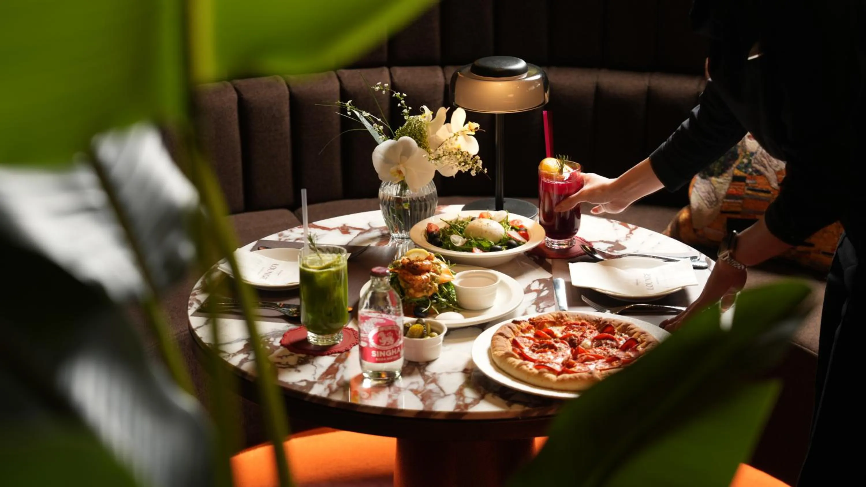 Restaurant/places to eat in Eldis Regent Hotel