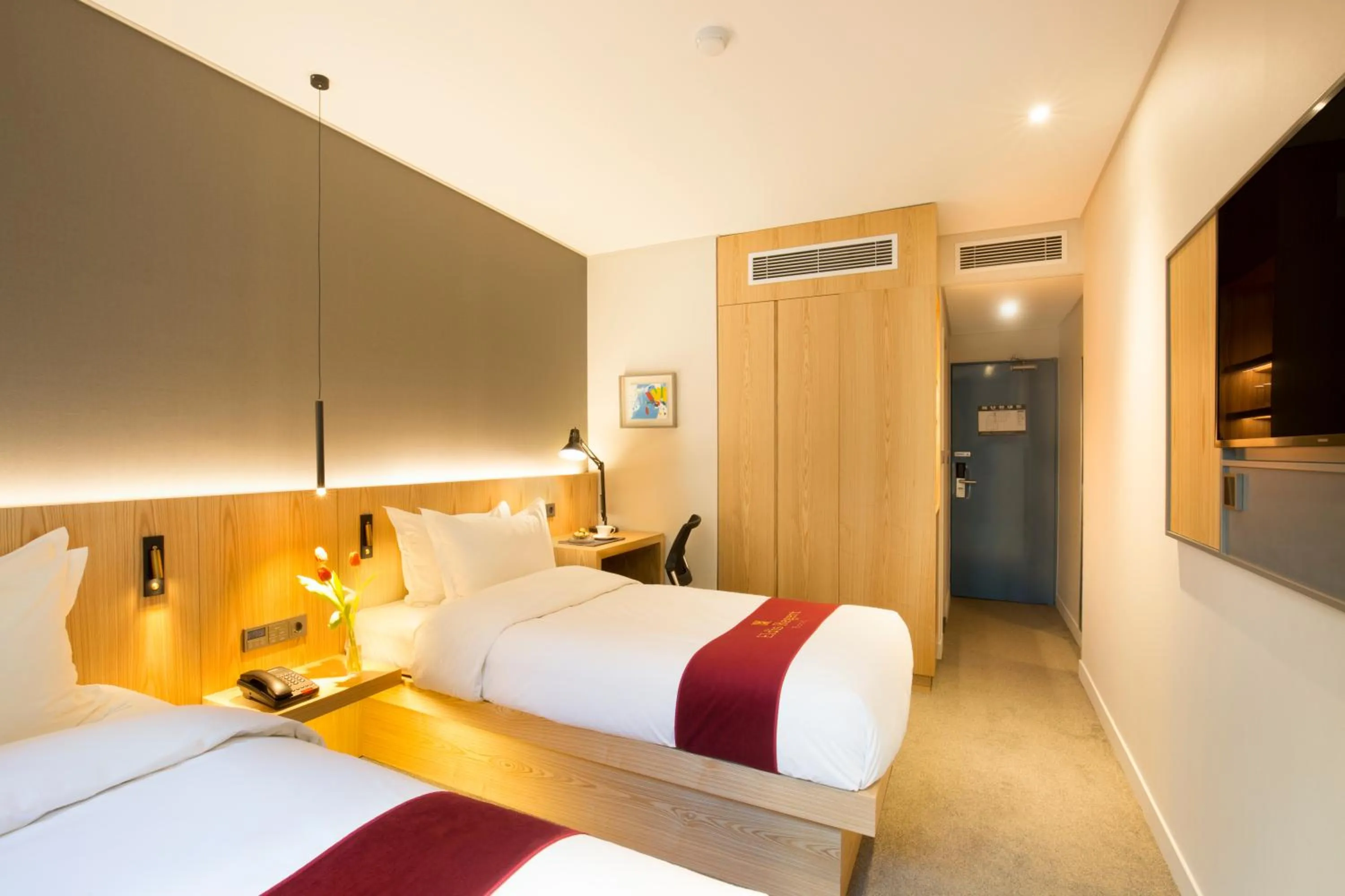 Photo of the whole room, Bed in Eldis Regent Hotel