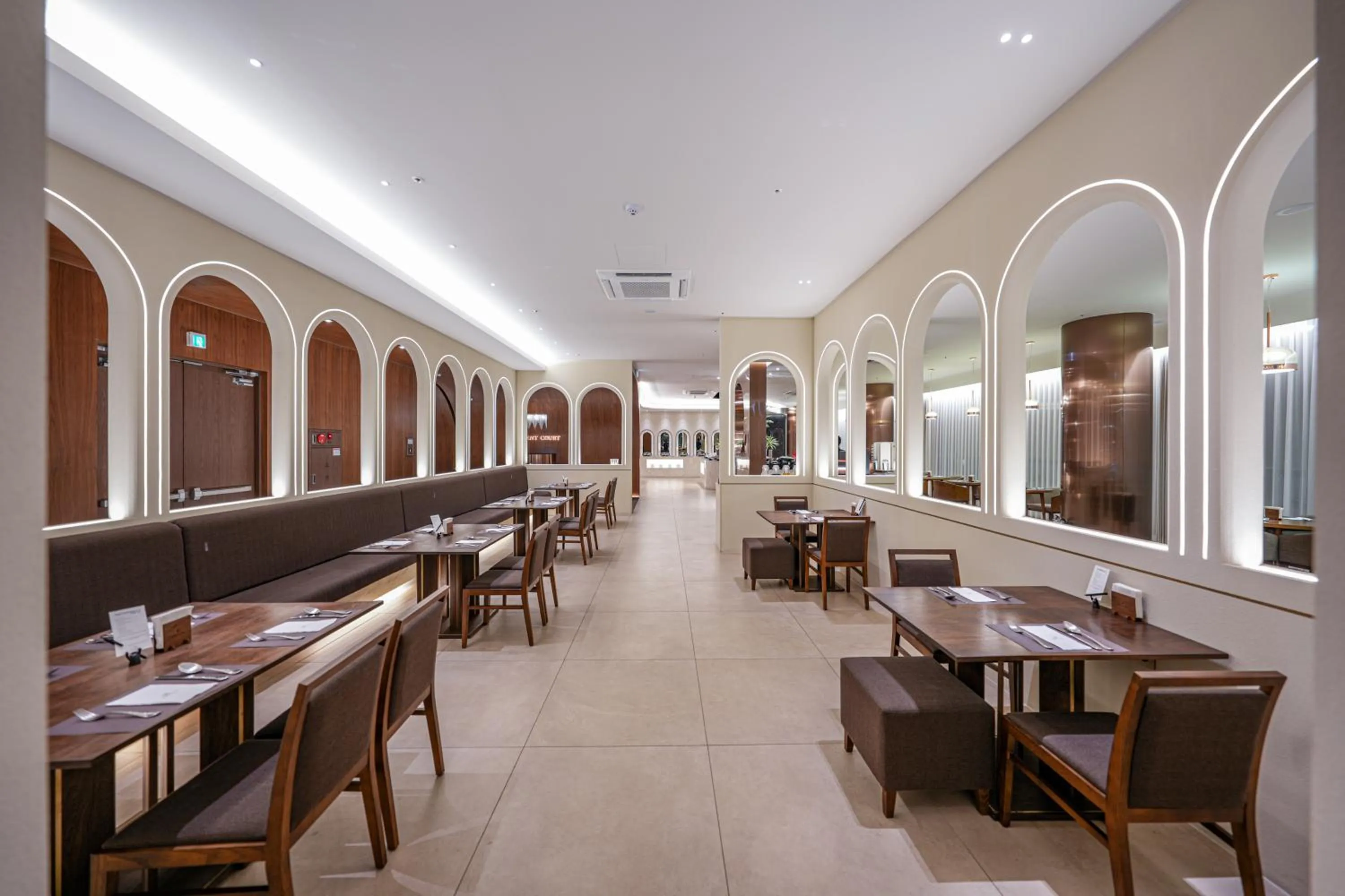 Restaurant/places to eat in Eldis Regent Hotel