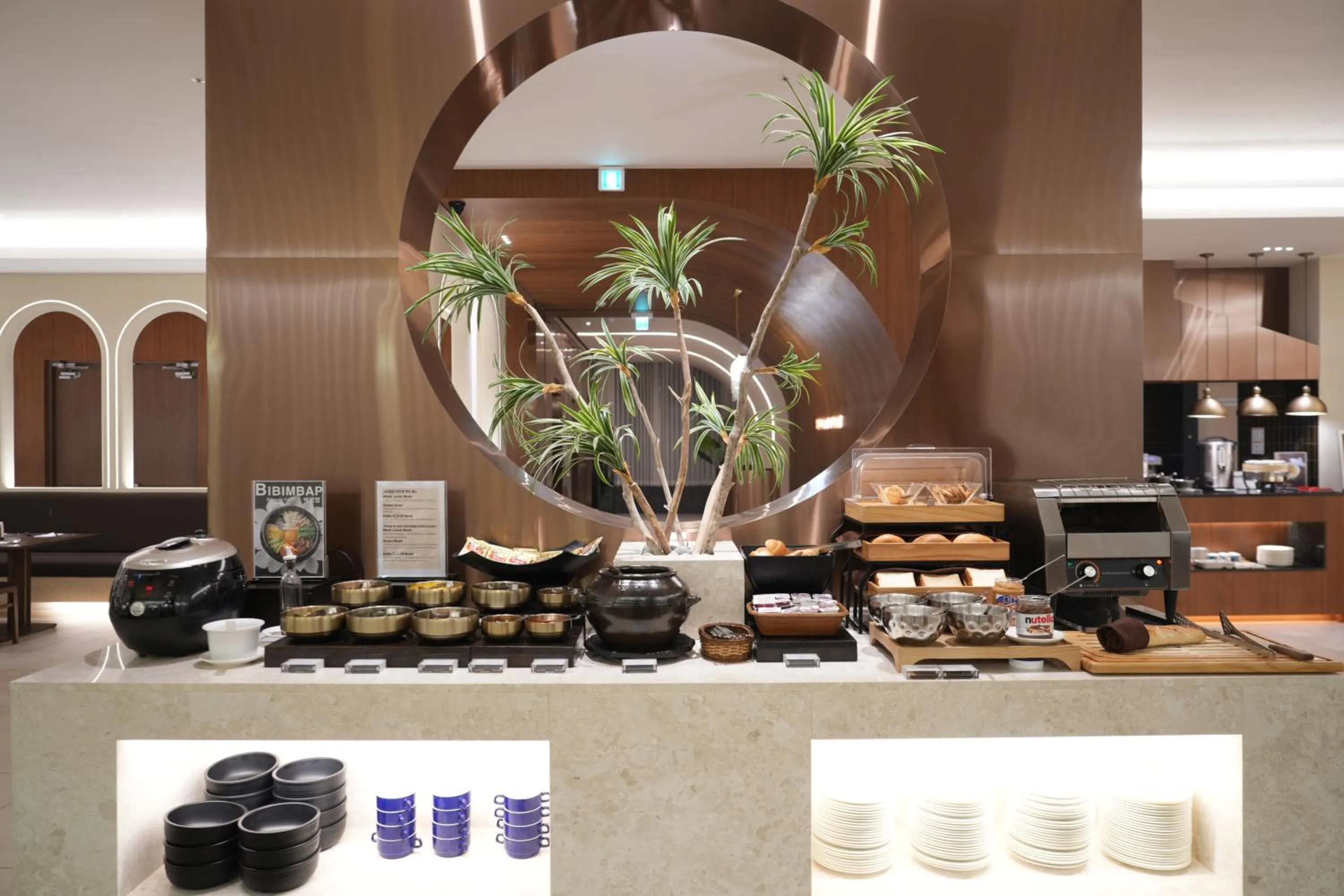 Restaurant/places to eat in Eldis Regent Hotel