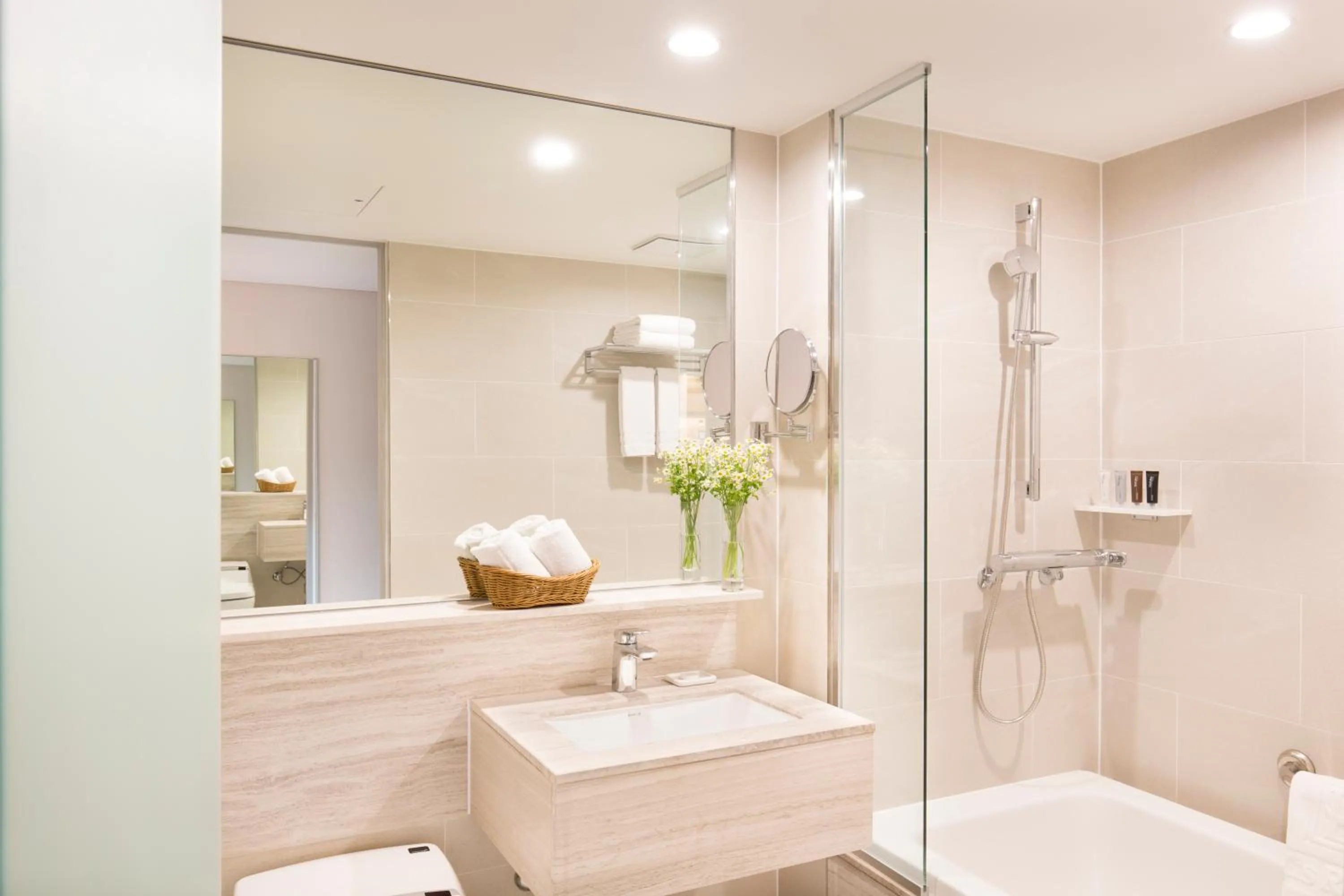 Bathroom in Eldis Regent Hotel