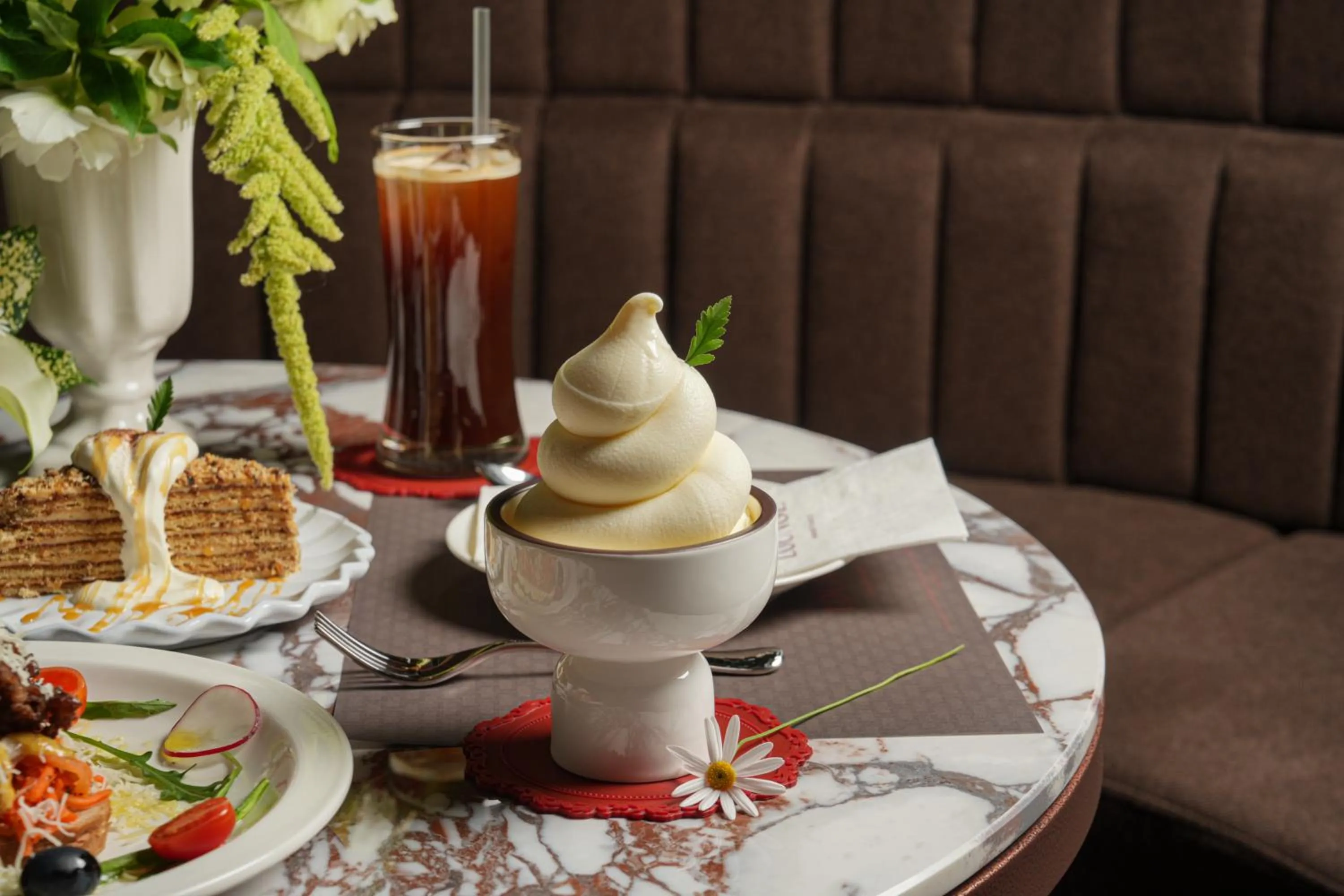 Restaurant/places to eat in Eldis Regent Hotel