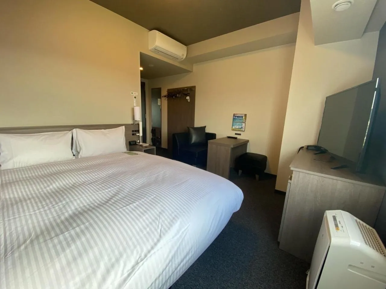 Photo of the whole room, Bed in Hotel Route Inn Kinokawa