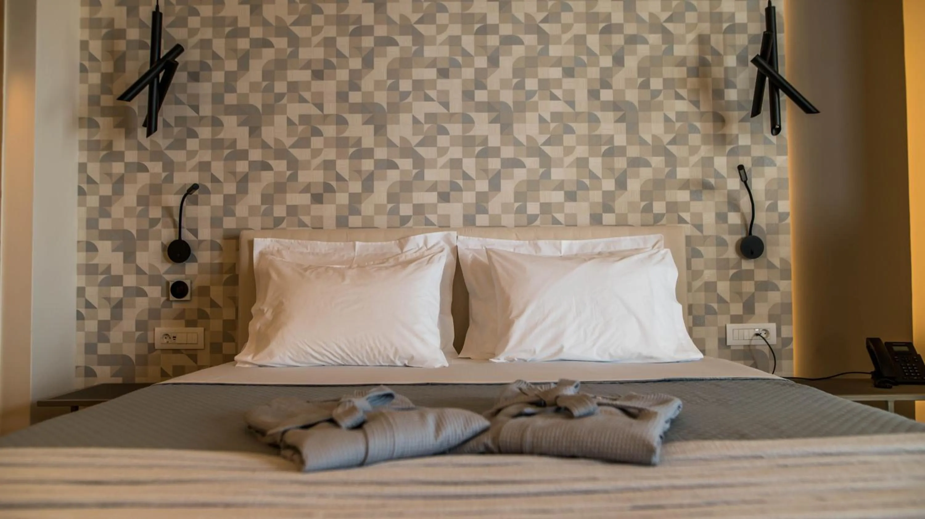 Garden view, Bed in Alissachni SeaSide Hotel