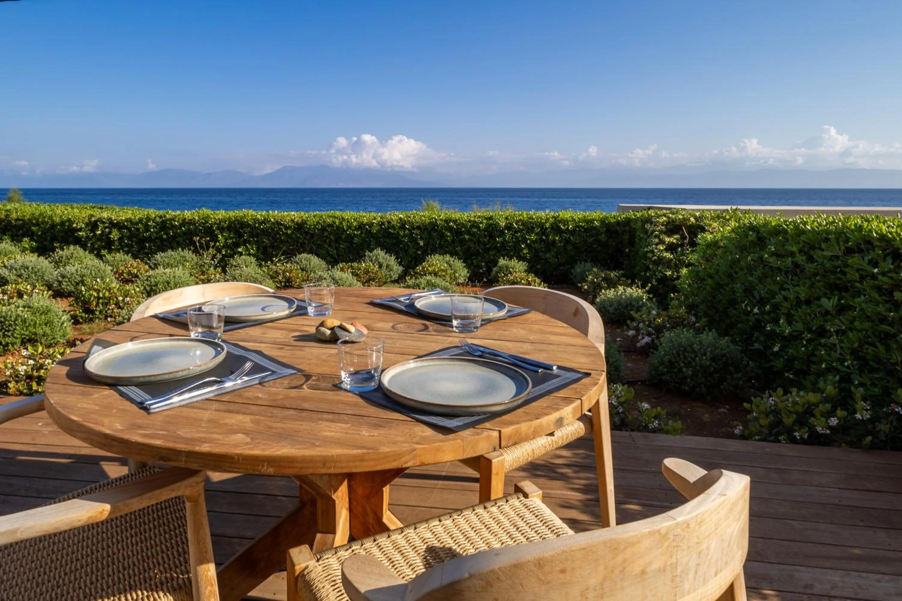 Restaurant/places to eat in Alissachni SeaSide Hotel