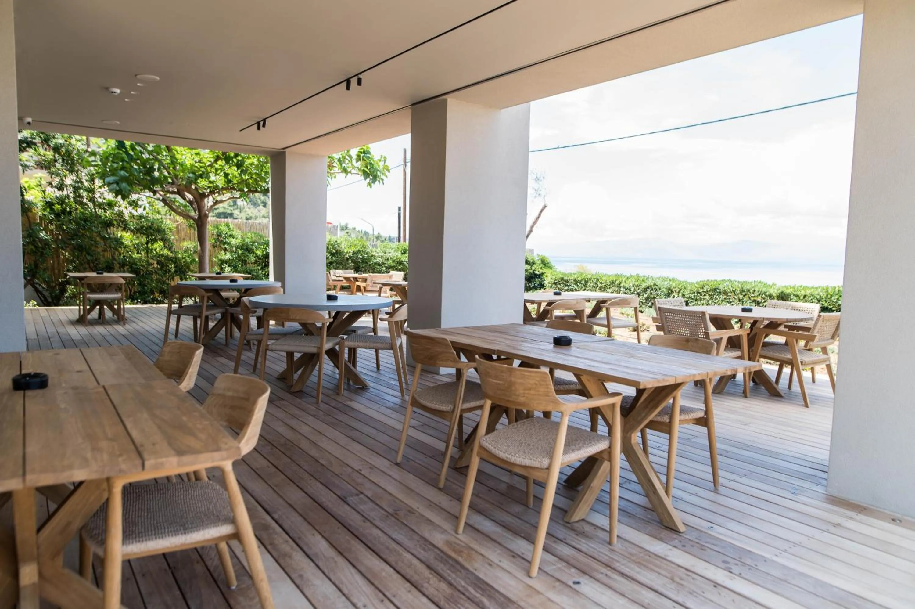 Restaurant/places to eat in Alissachni SeaSide Hotel