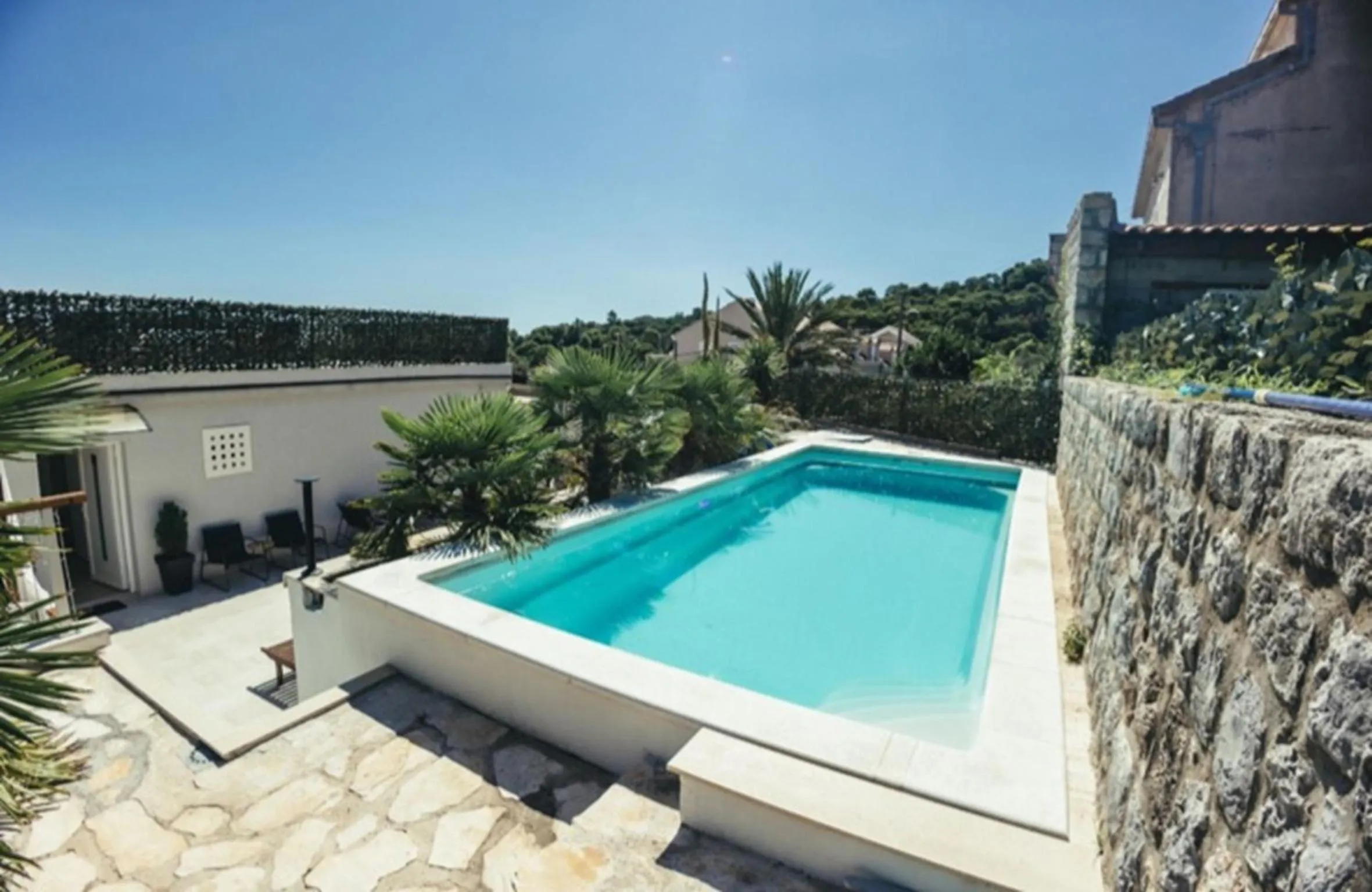 Swimming pool in Palm Tree Apartments