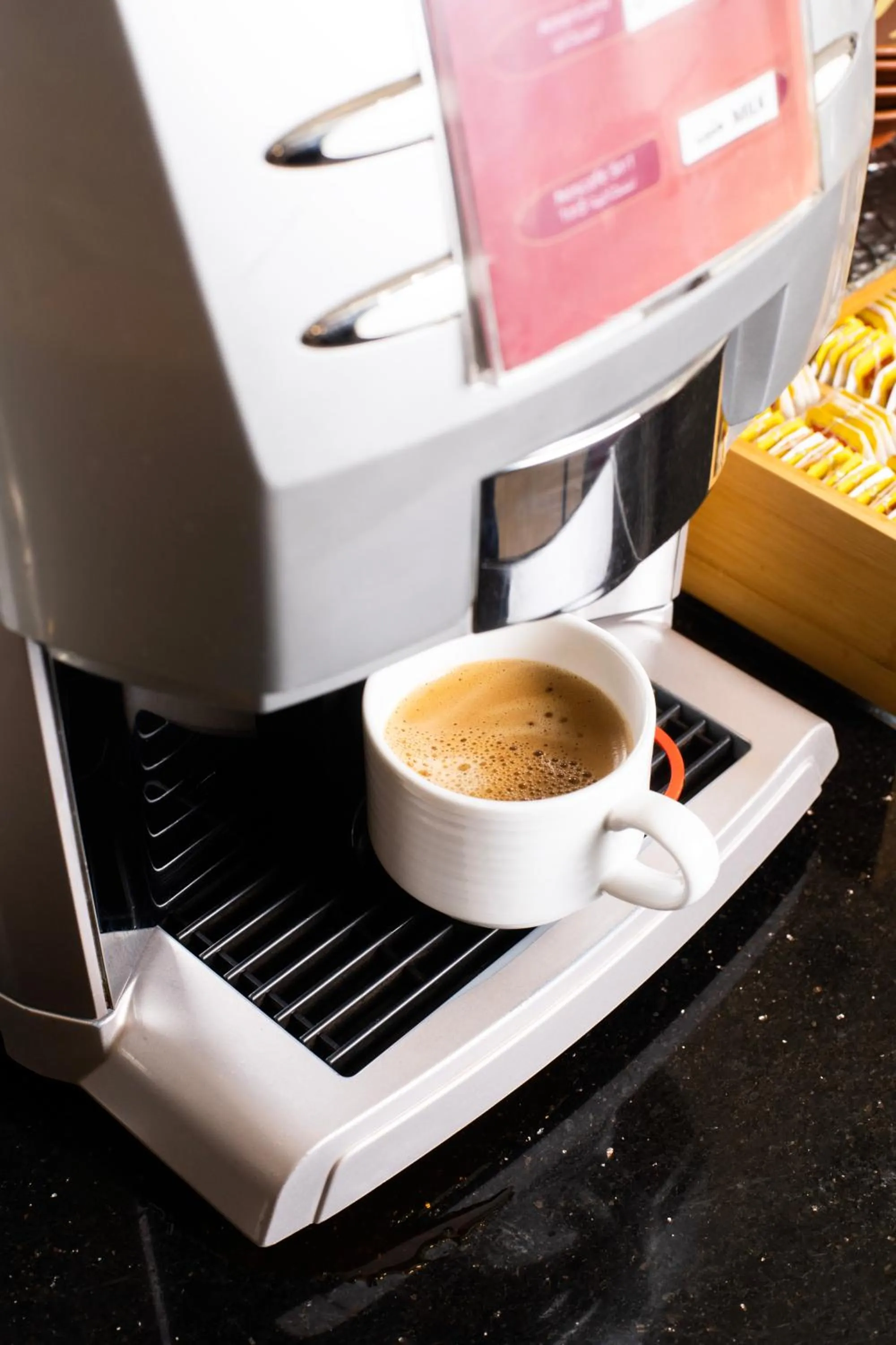 Coffee/tea facilities in Dweik Hotel LUXURY 3