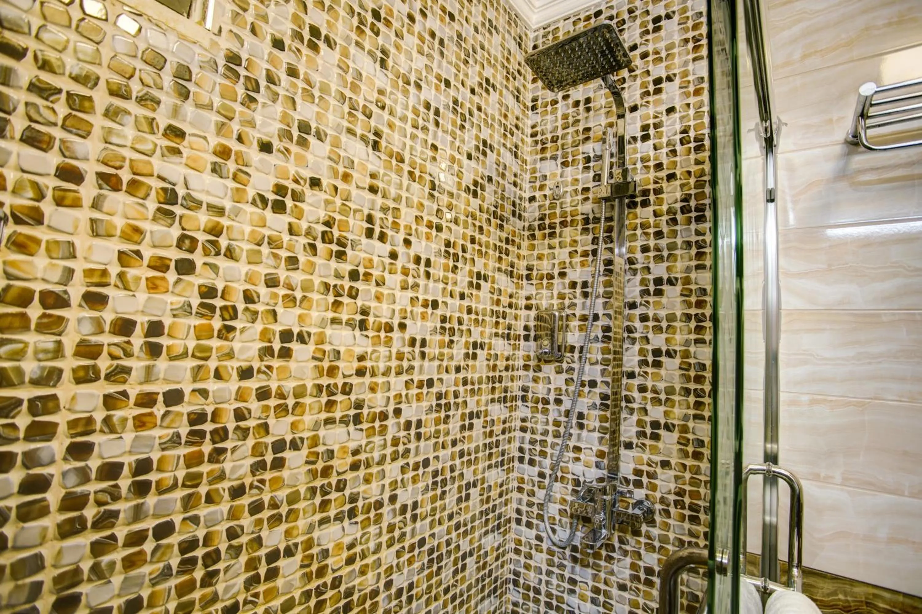 Toilet in Dweik Hotel LUXURY 3