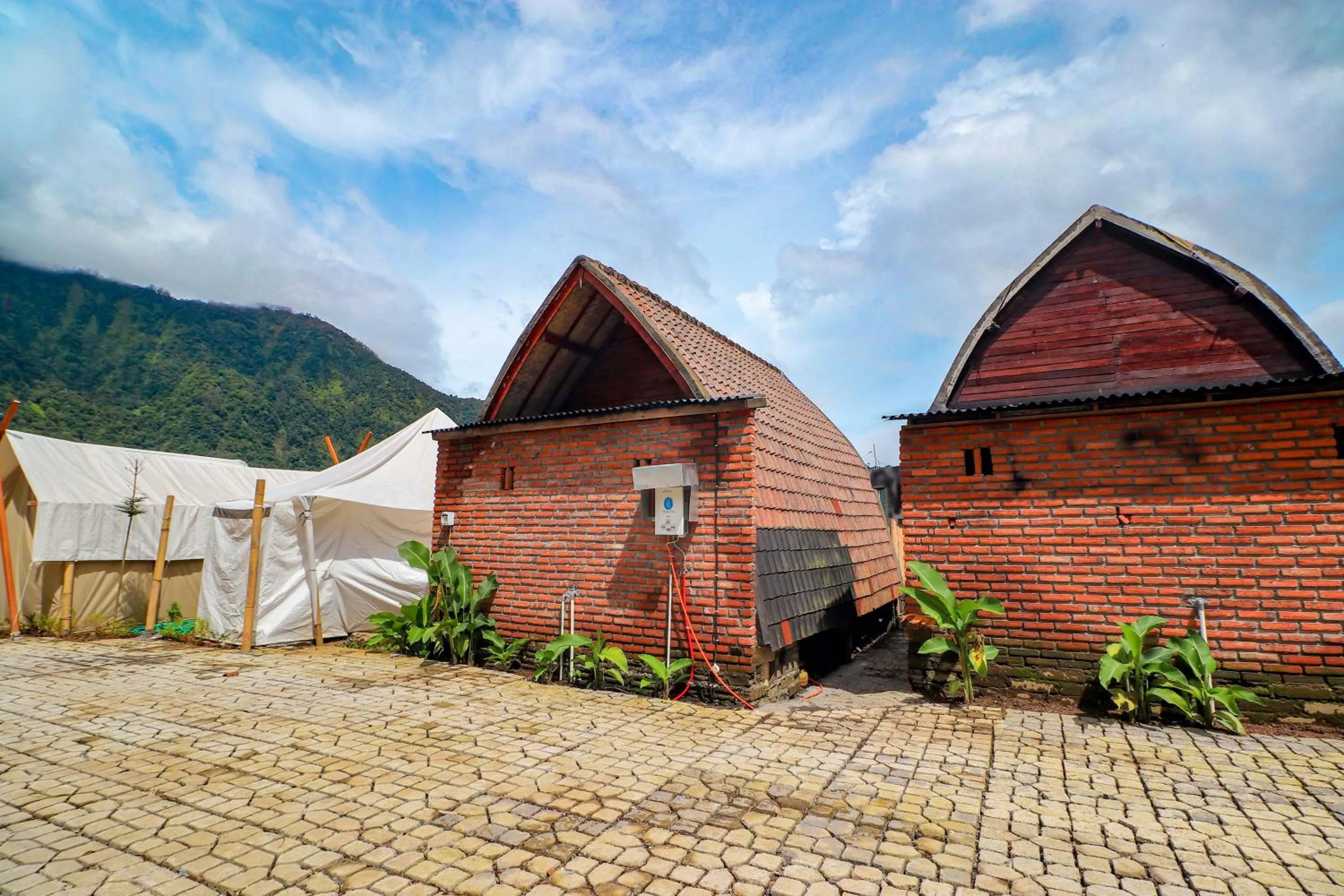 Property building in Diamond Glamping by BIO Management