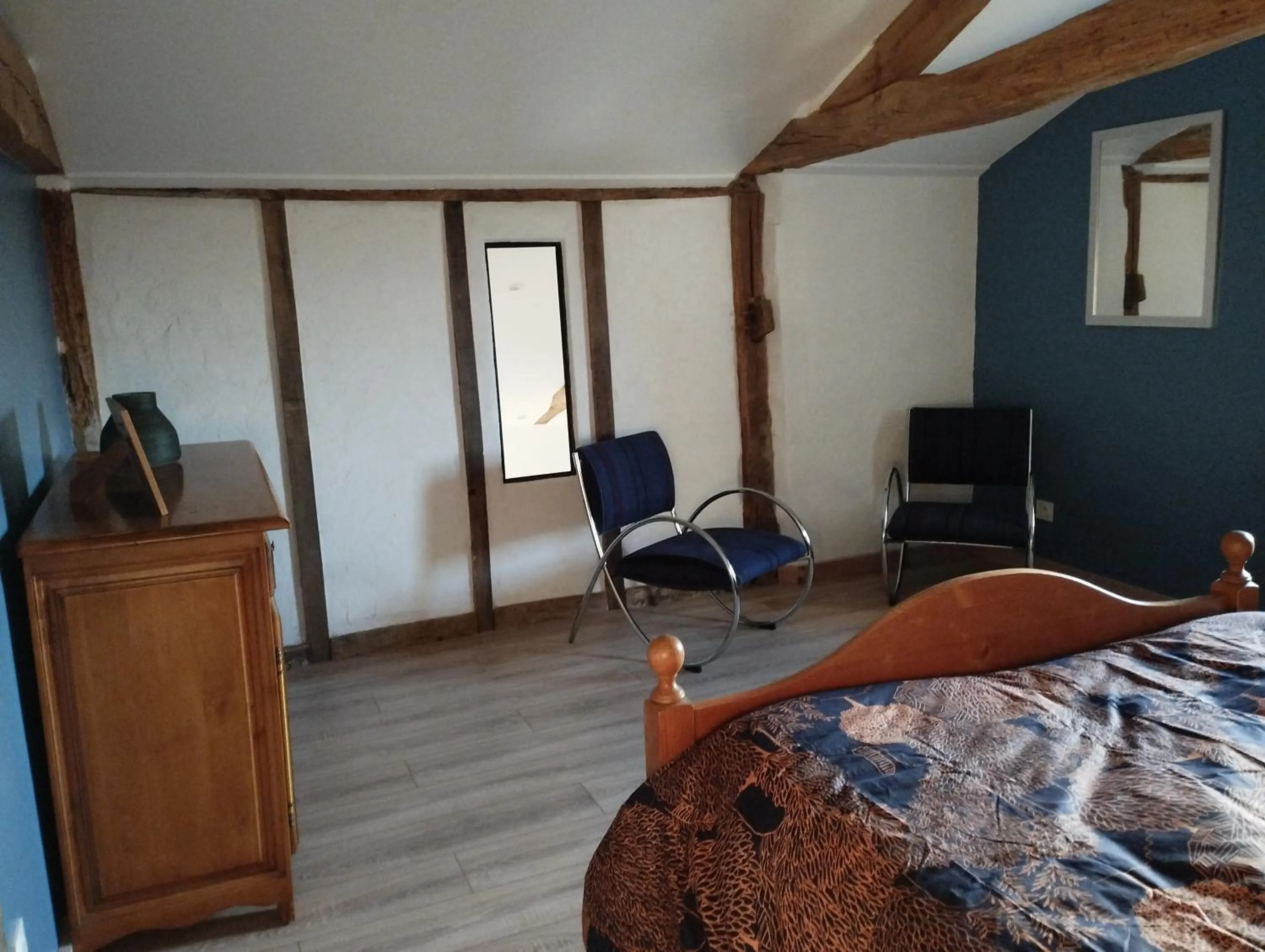 TV/Entertainment Center in La Coquille