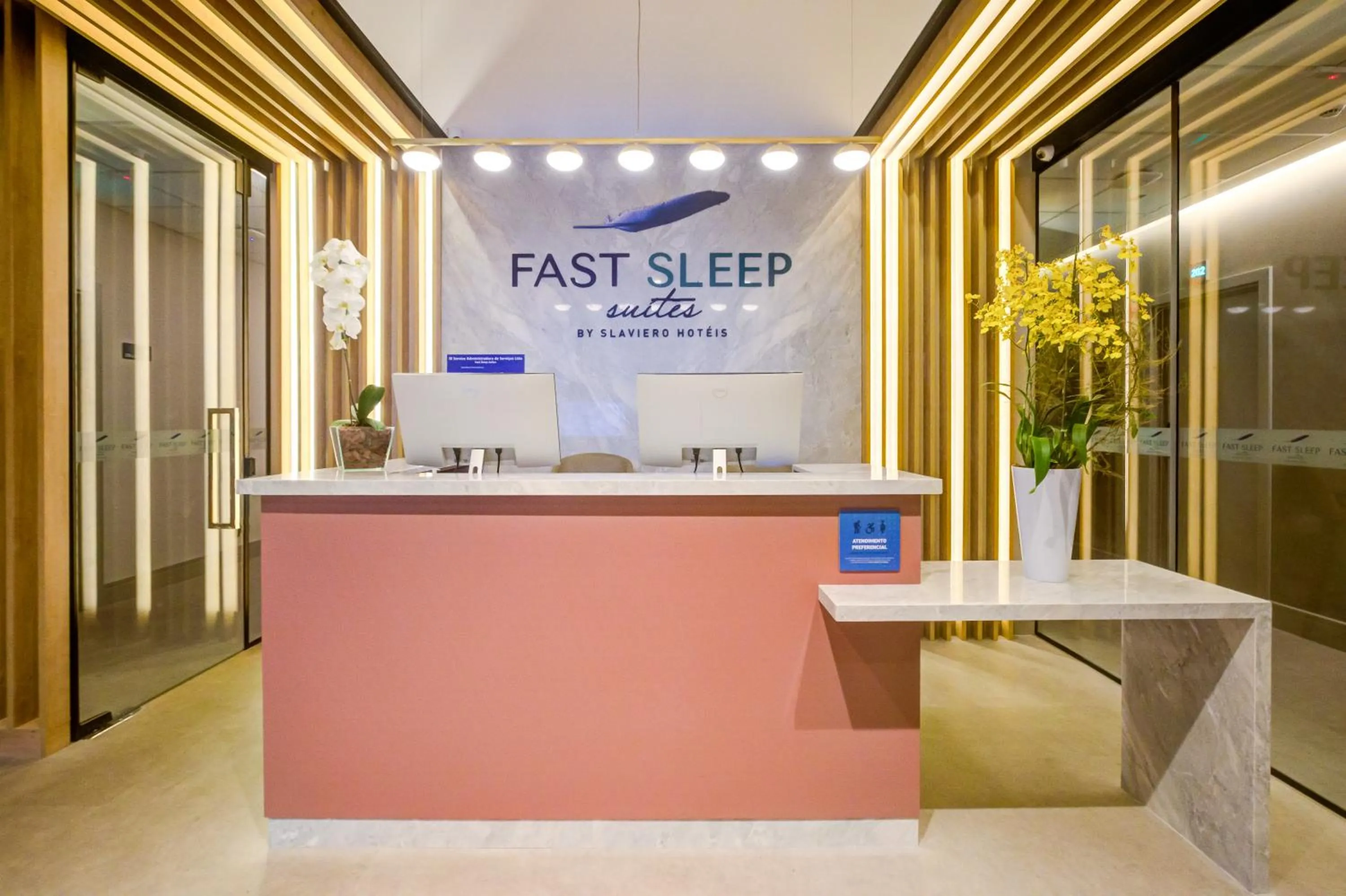 Lobby or reception in Fast Sleep Suites by Slaviero Hoteis - Hotel dentro do Aeroporto de Guarulhos - Terminal 2 - desembarque oeste