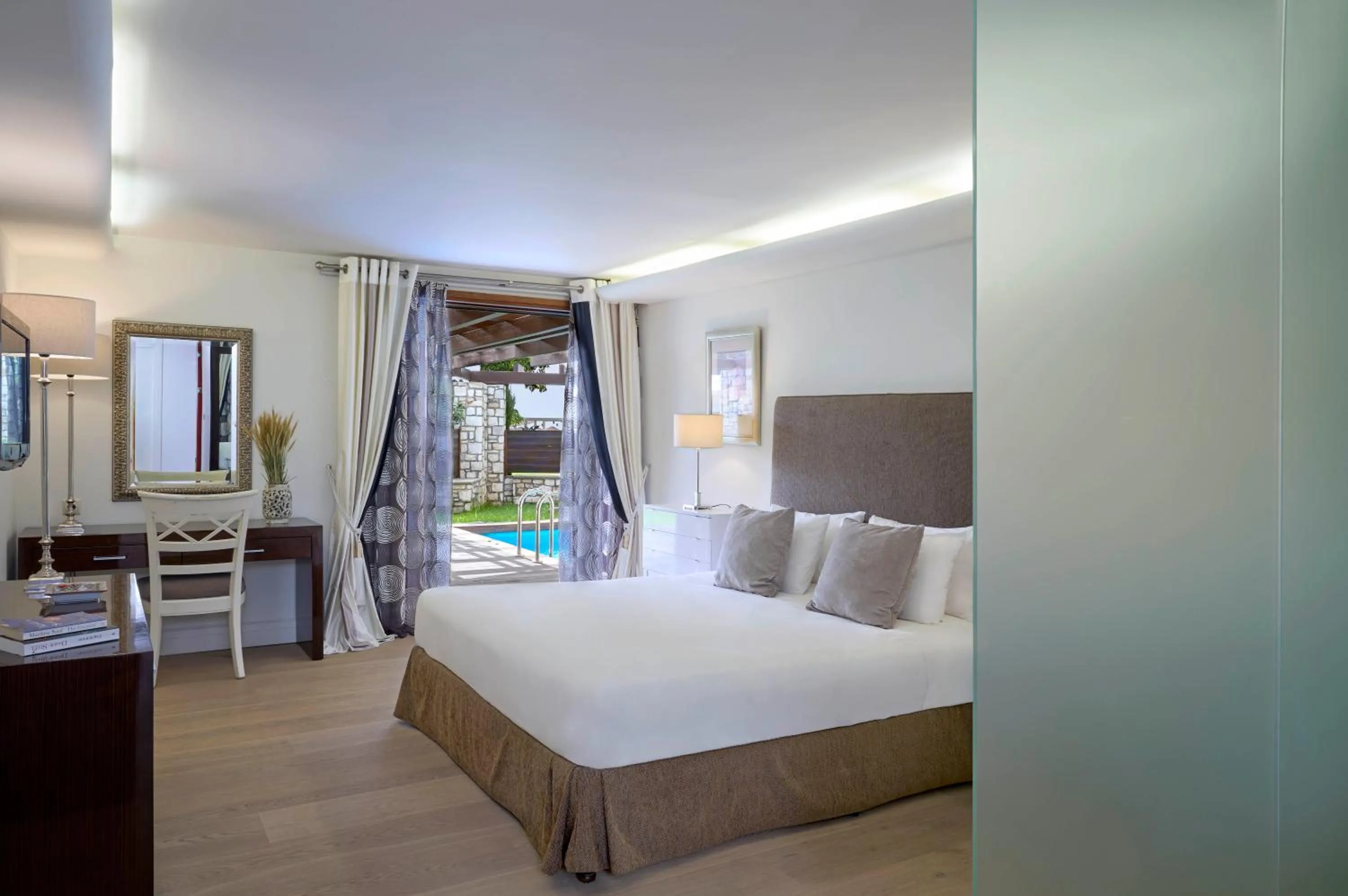 Bedroom, Bed in Princess Resort, Santikos Collection