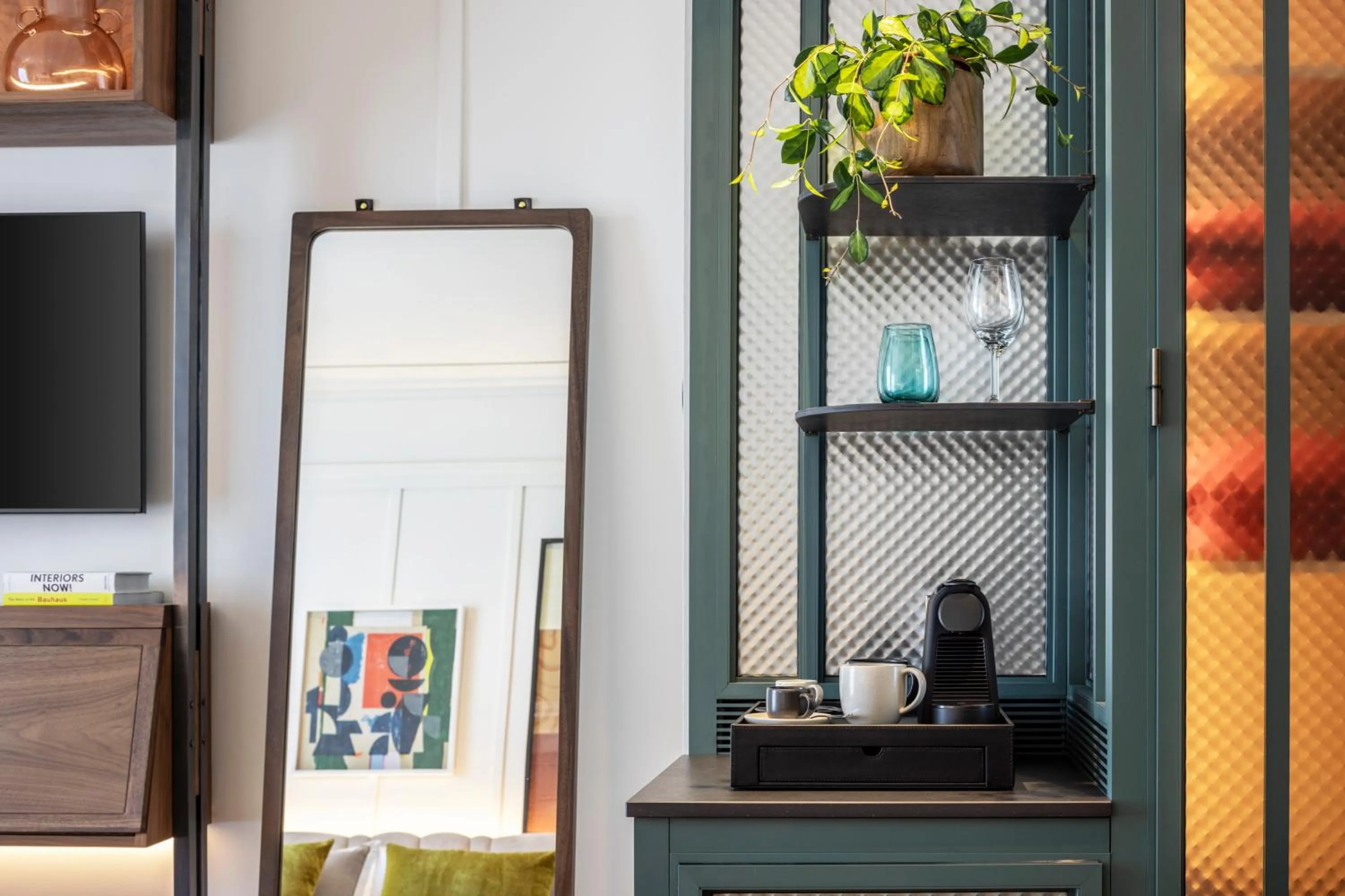 Coffee/tea facilities in The George Tel Aviv