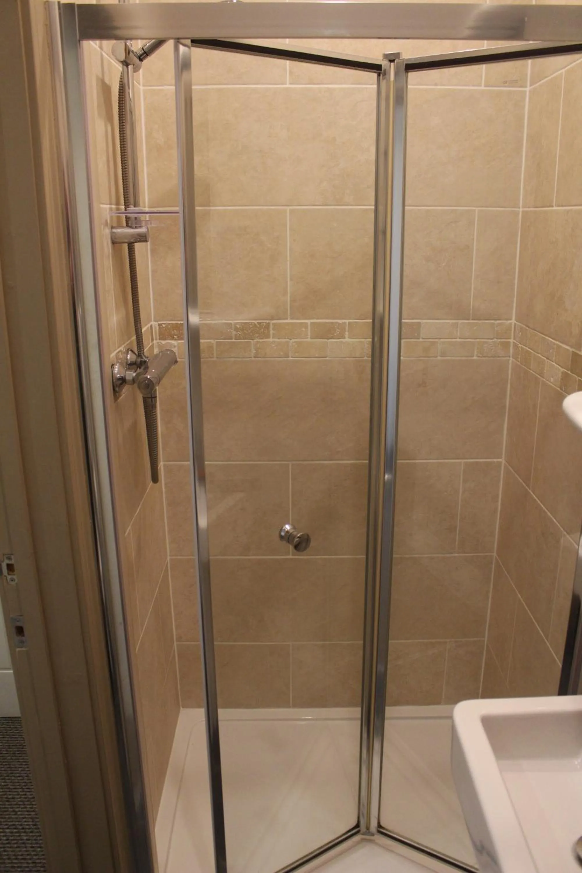 Shower in Palmer's Ale House