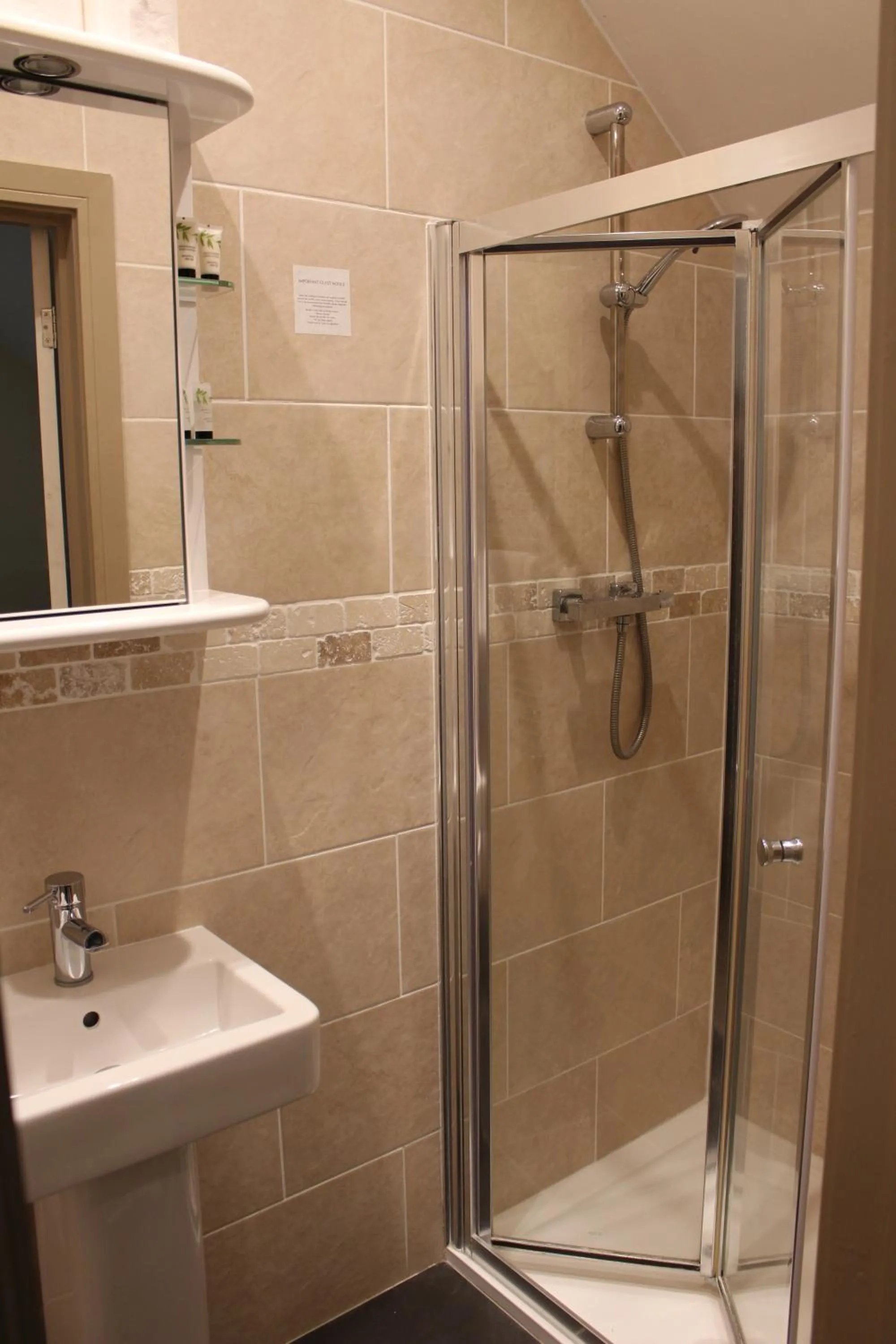 Shower in Palmer's Ale House