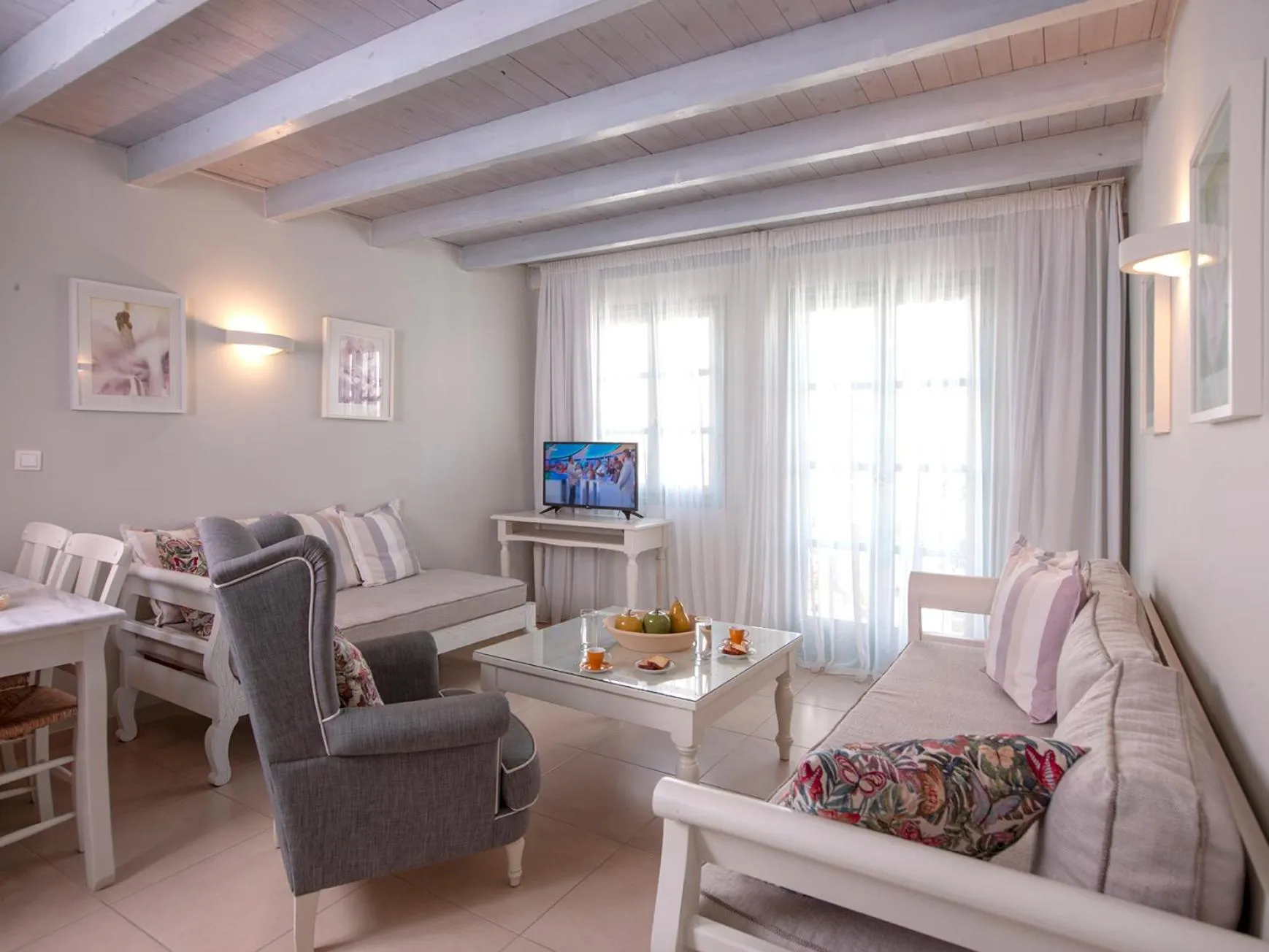 TV and multimedia in Mythos Suites Boutique Hotel