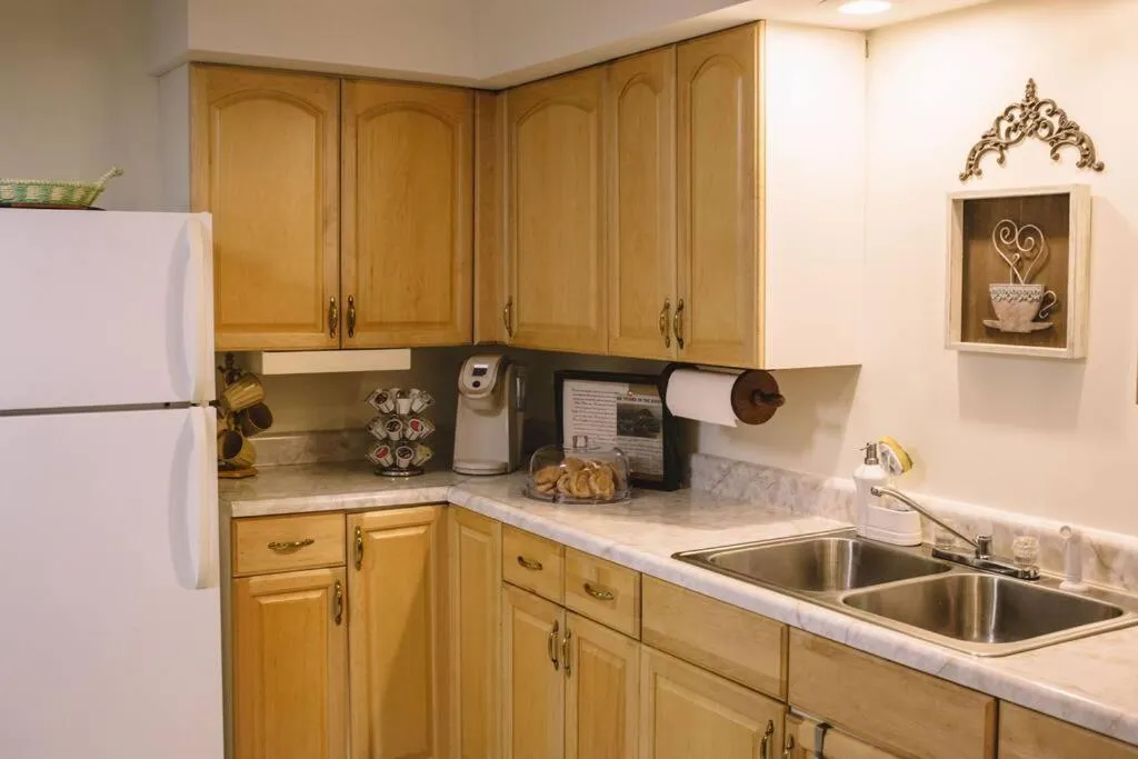 Coffee/tea facilities in Hilltop Hideaway - 3BDR in Downtown London, KY