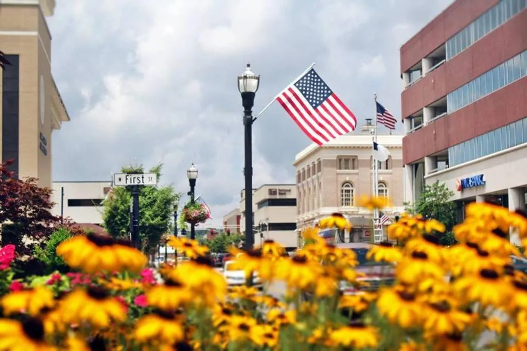 Neighbourhood in Hilltop Hideaway - 3BDR in Downtown London, KY