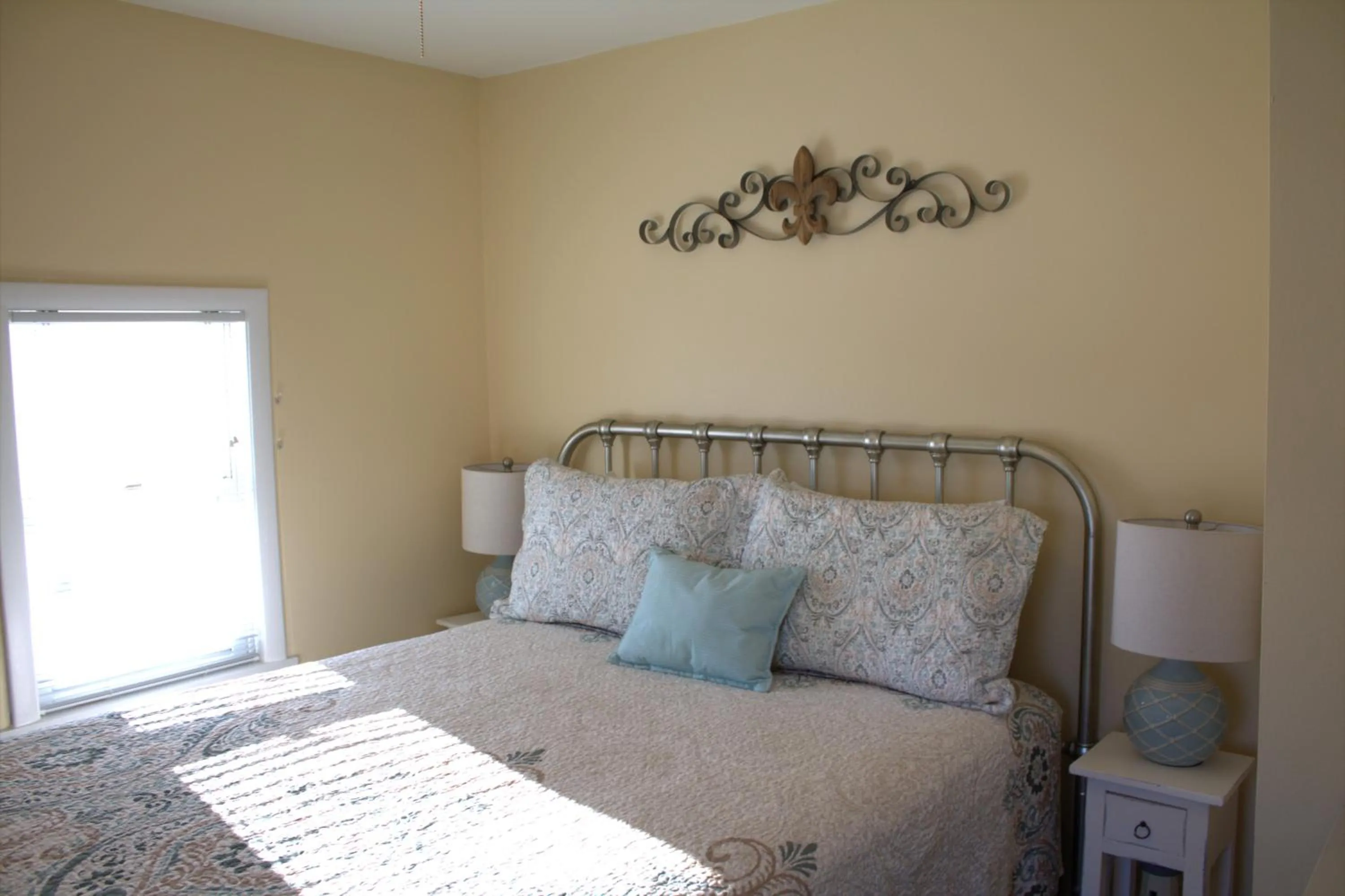 Bedroom, Bed in Chateau Country Inn and Captain's Cottage