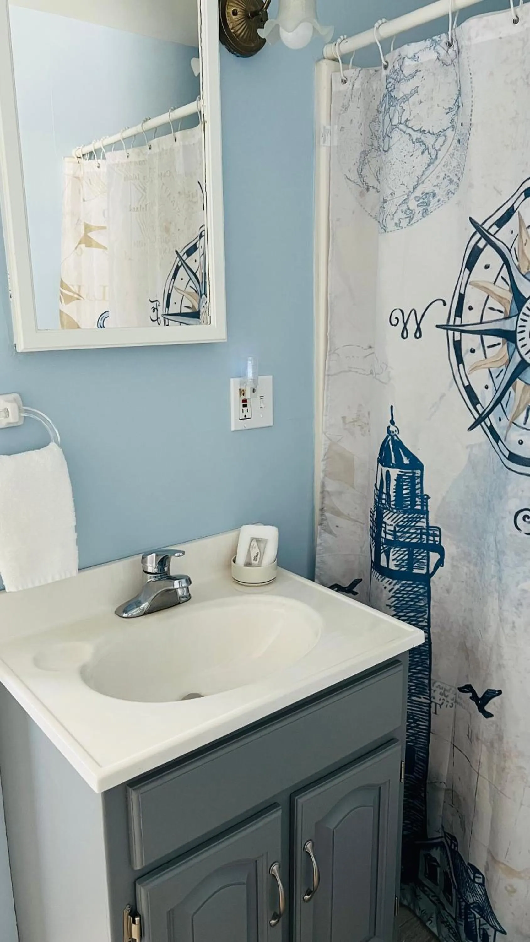 Chateau Country Inn and Captain's Cottage