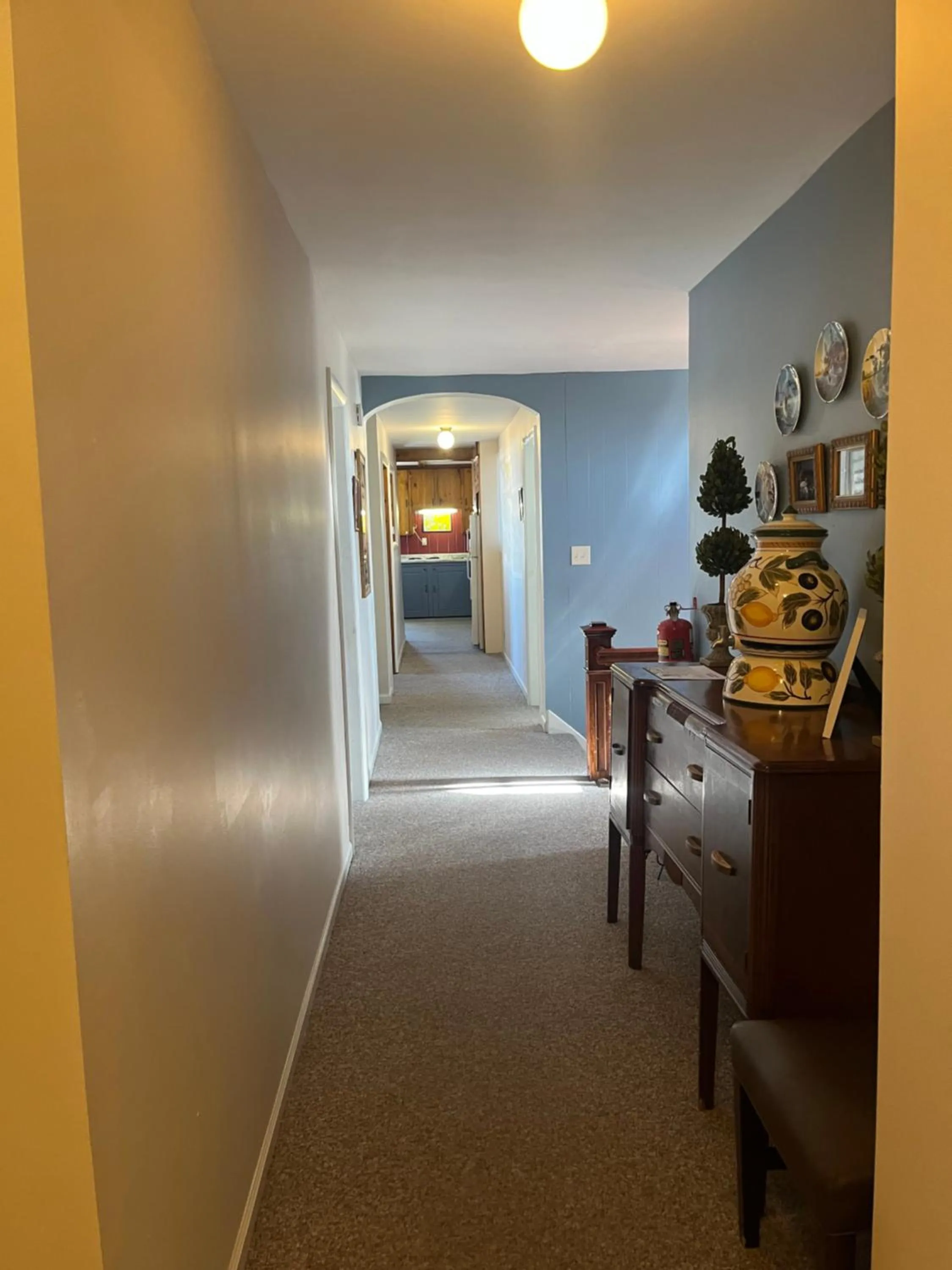 Property building in Chateau Country Inn and Captain's Cottage