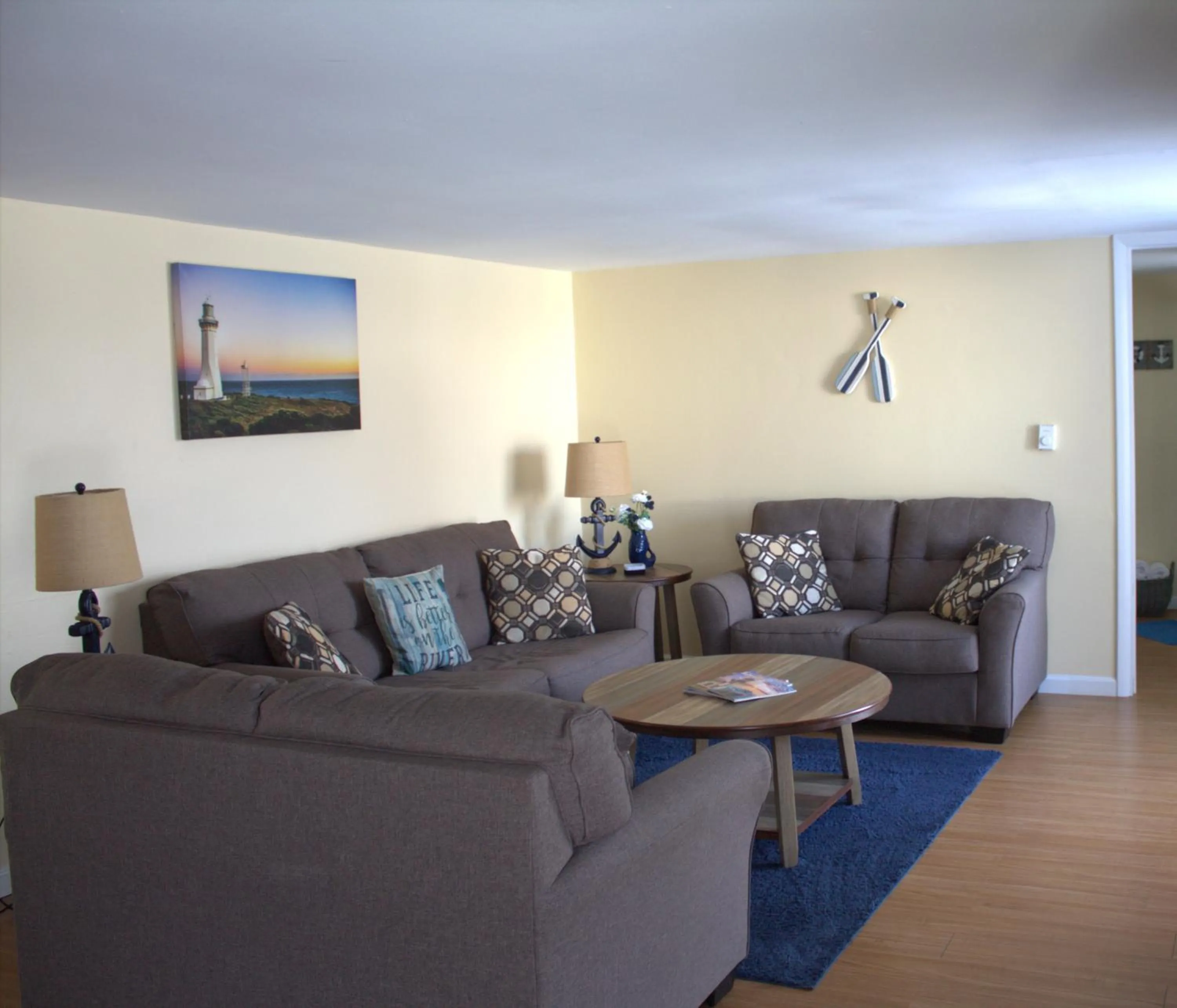 Living room in Chateau Country Inn and Captain's Cottage