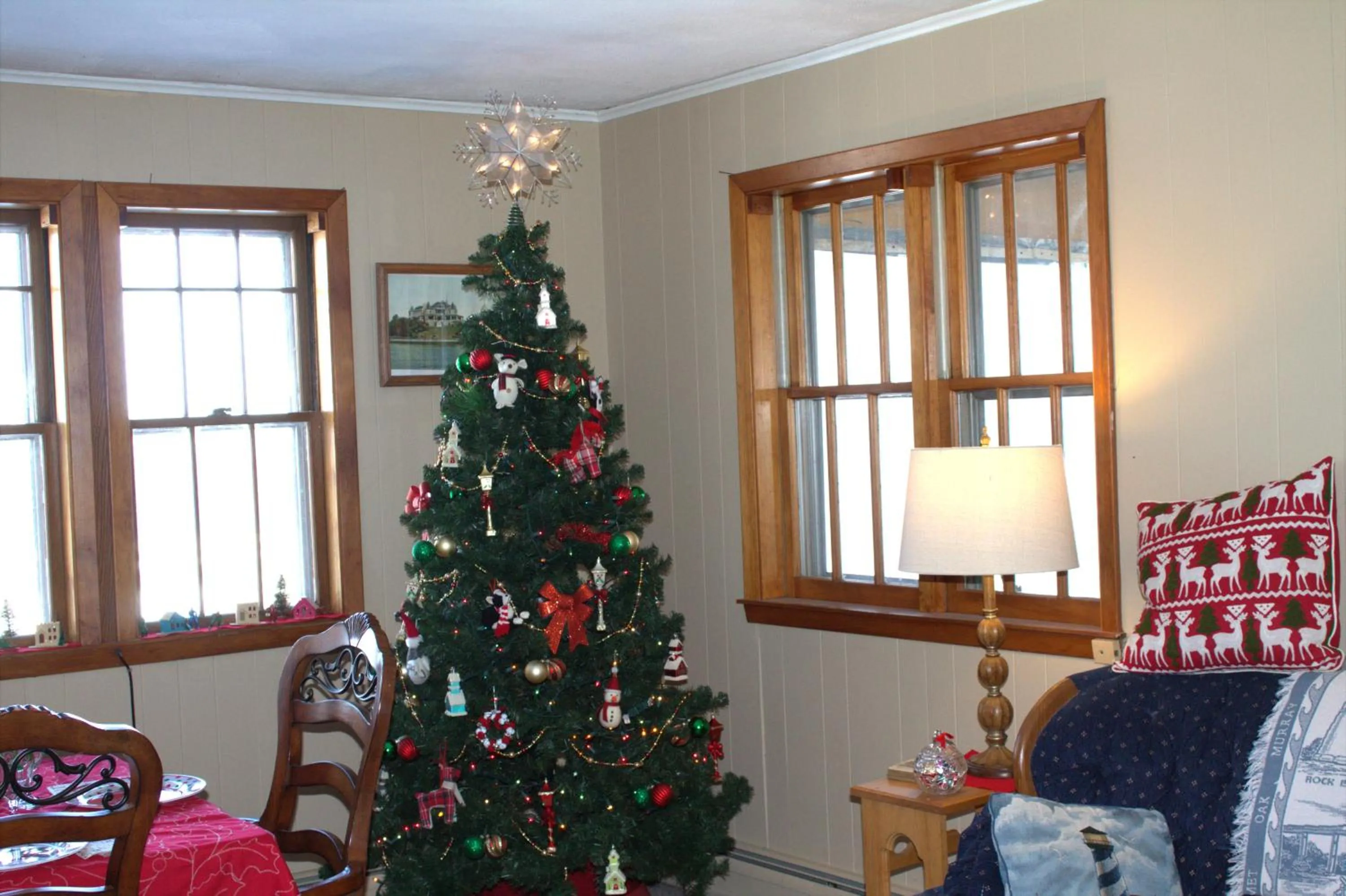 Living room in Chateau Country Inn and Captain's Cottage