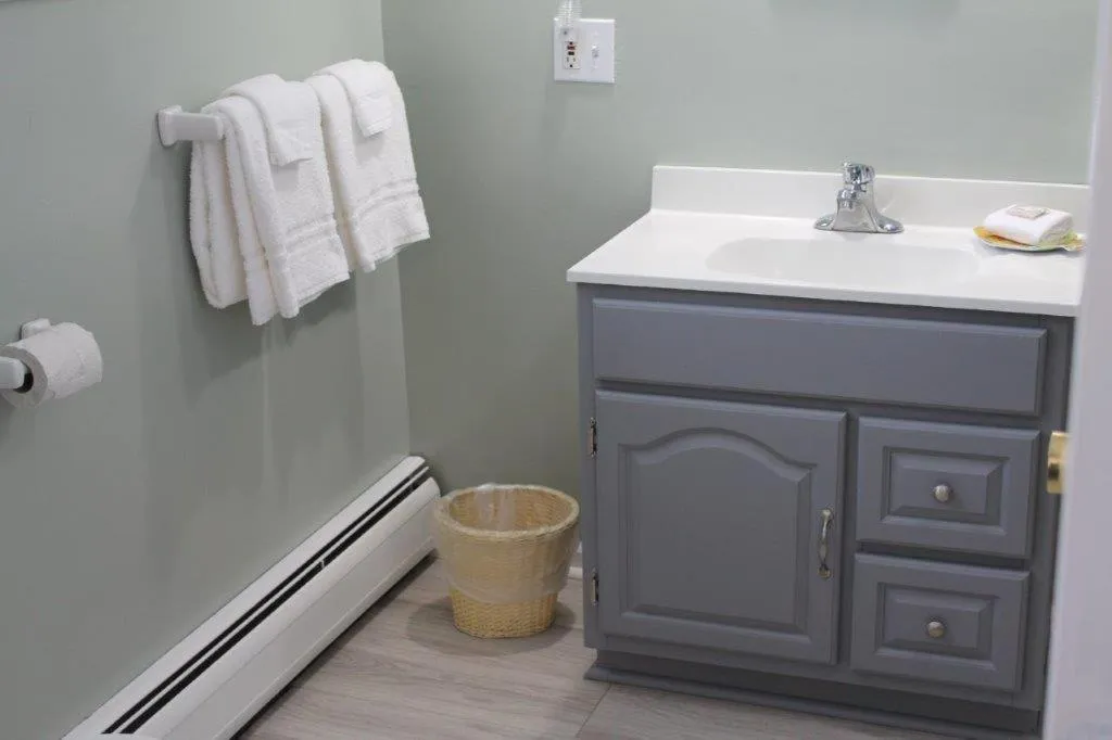 Bathroom in Chateau Country Inn and Captain's Cottage