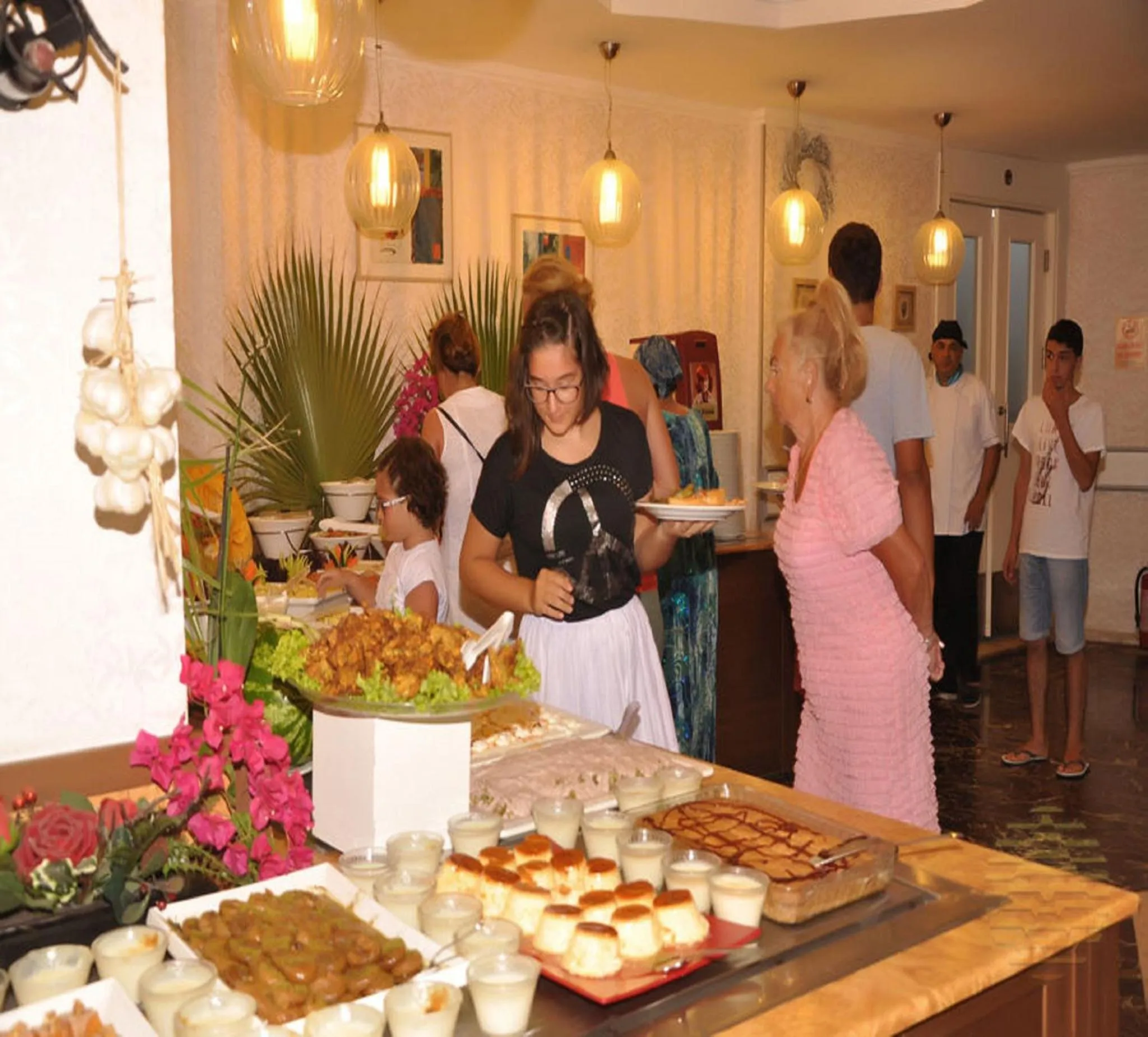Food and drinks in Azak Hotel