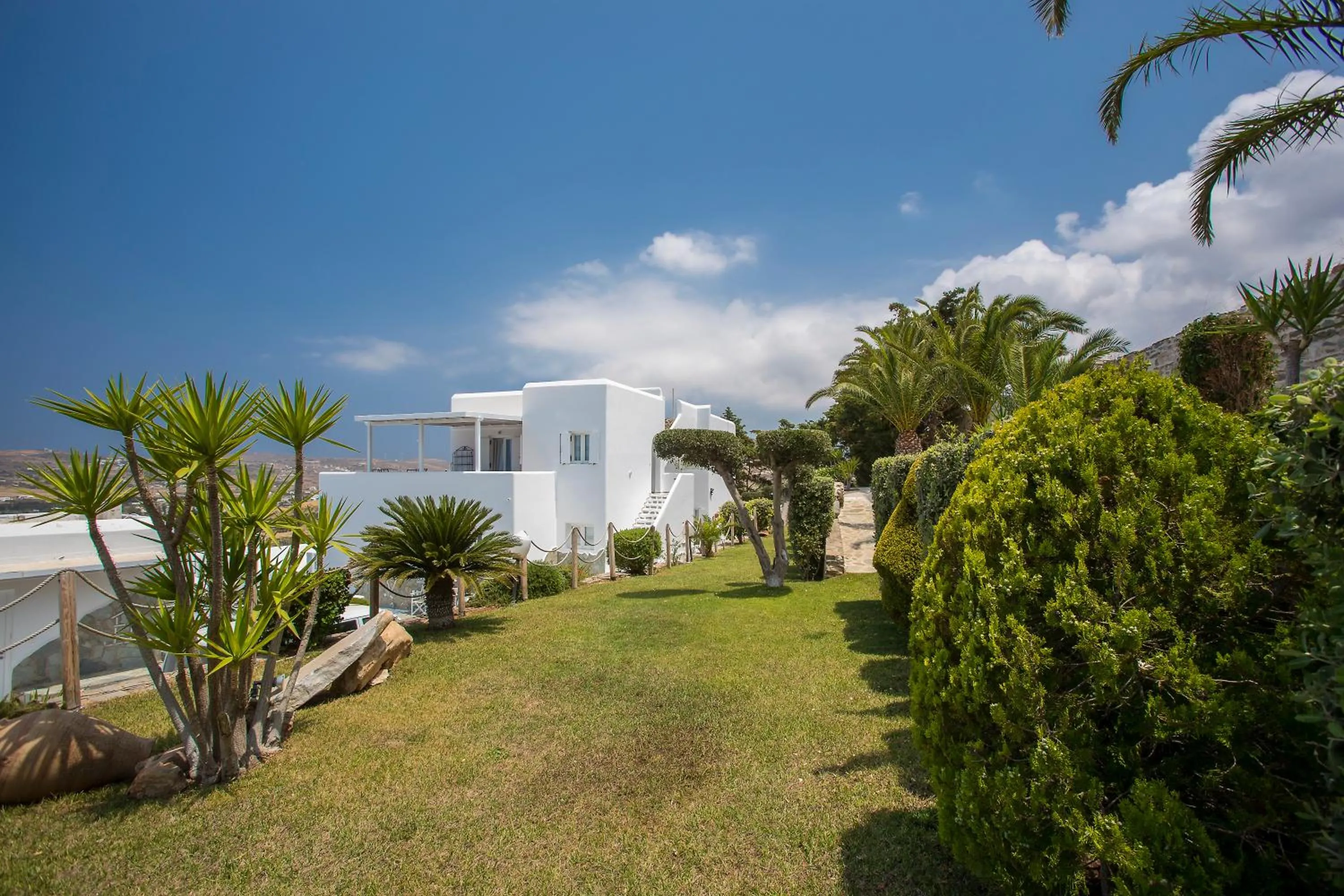 Garden in Paros Palace - Adults Only