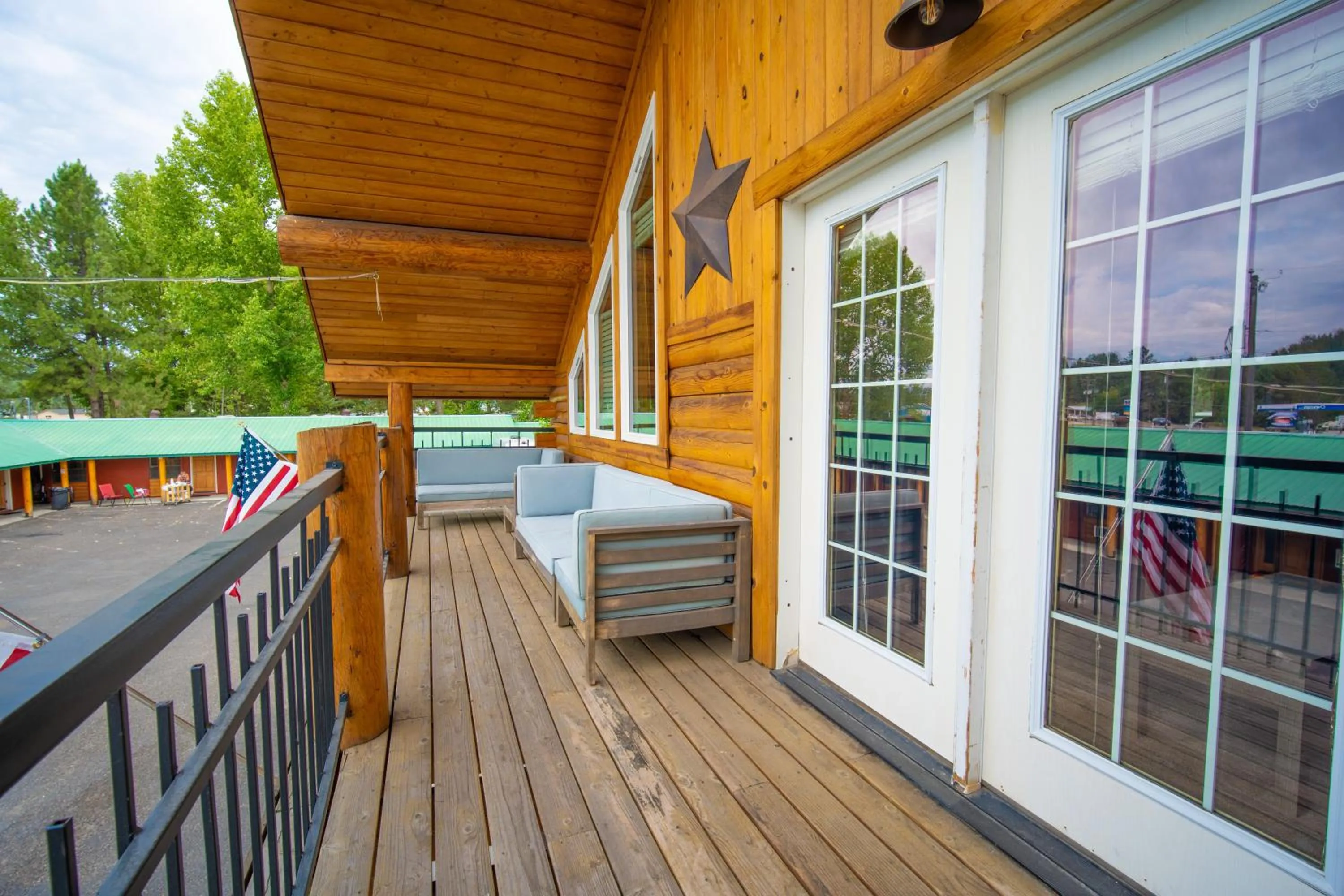 Patio in Alpine Lodge Hotel