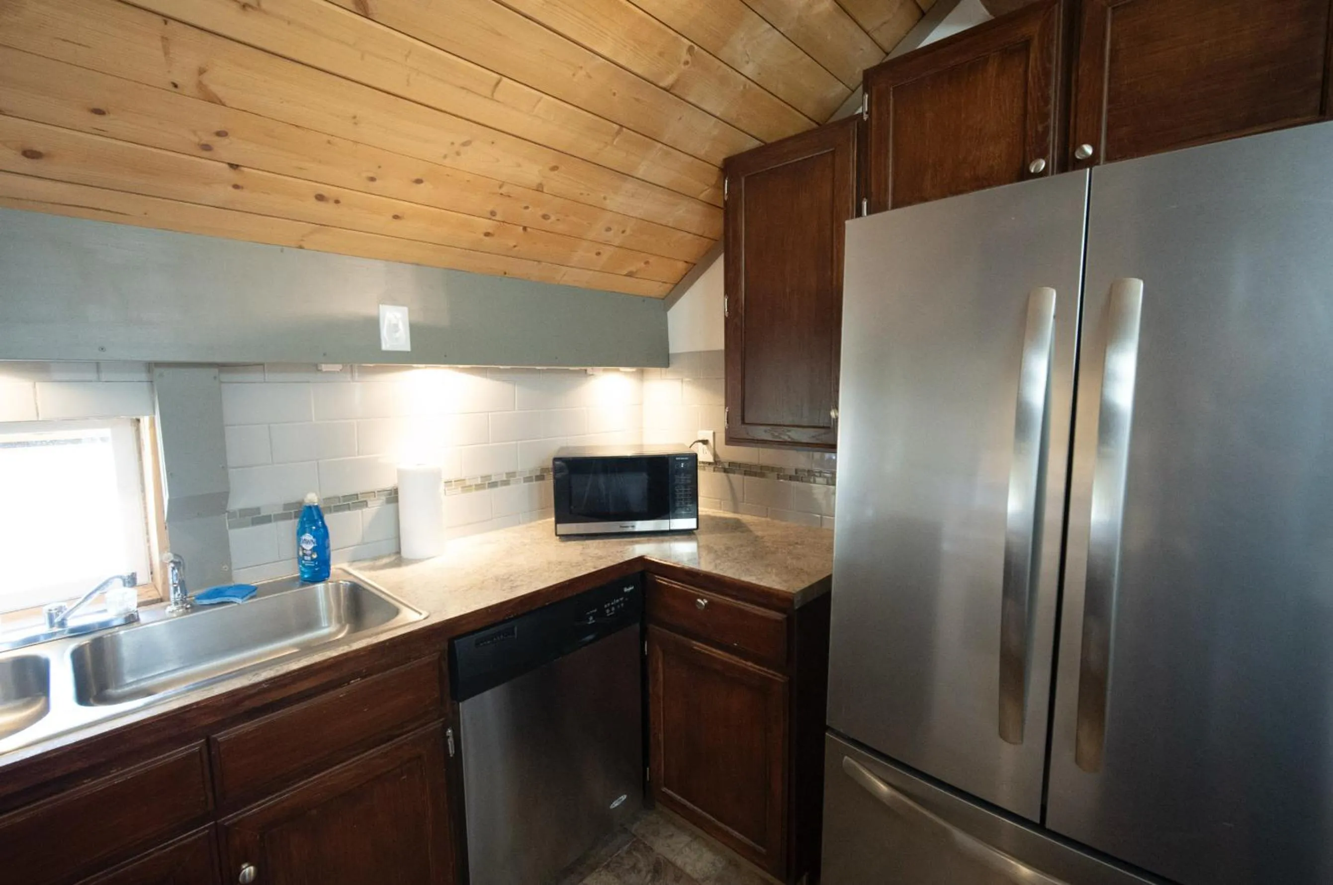 dishwasher in Alpine Lodge Hotel