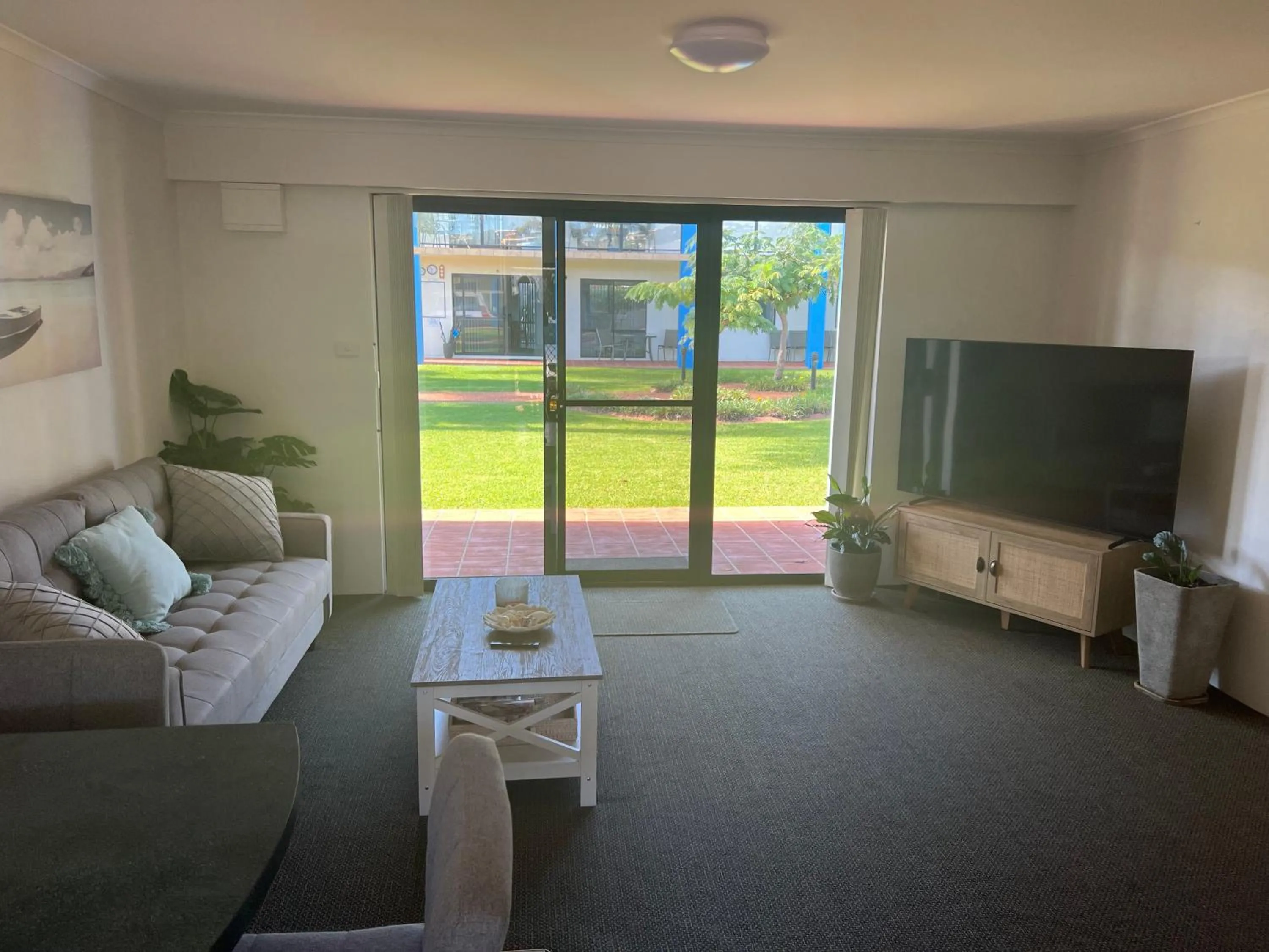 Nautilus Hamptons Style Luxury Beach Apartment Merimbula