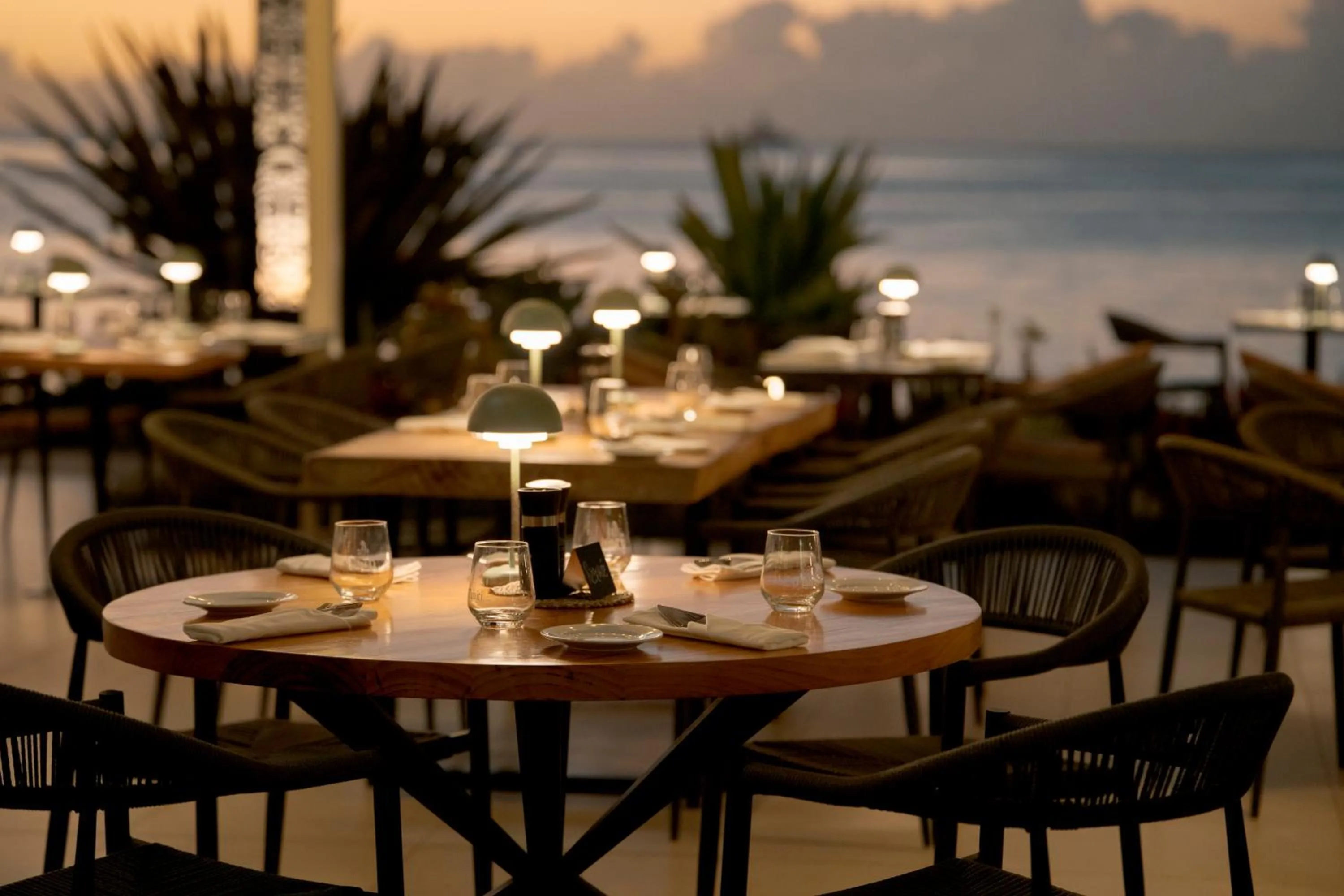 Restaurant/places to eat in Cook's Bay Hotel & Suites