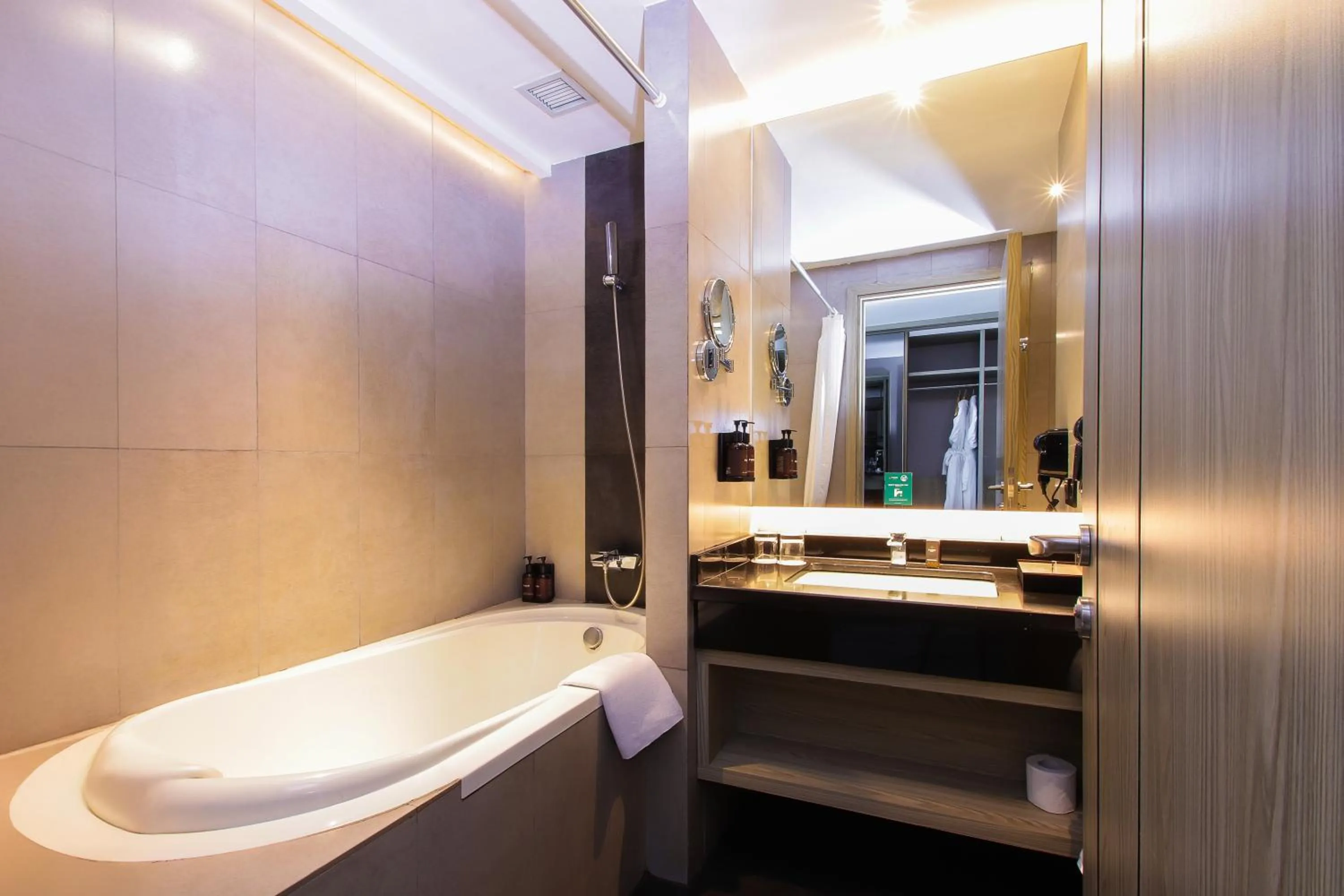 Bath in FUGO Hotel Banjarmasin