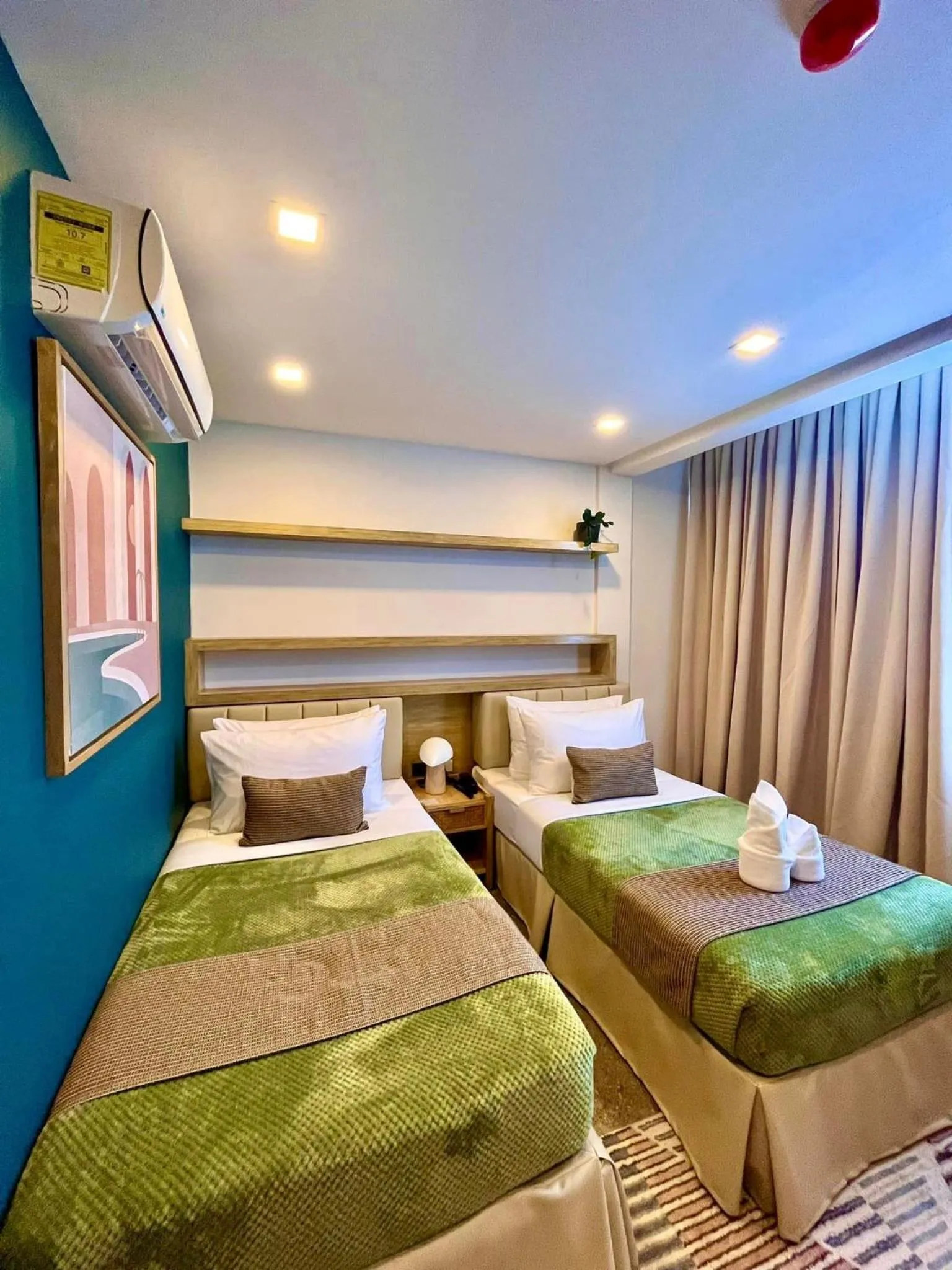 Bedroom, Bed in Prince Express Inn