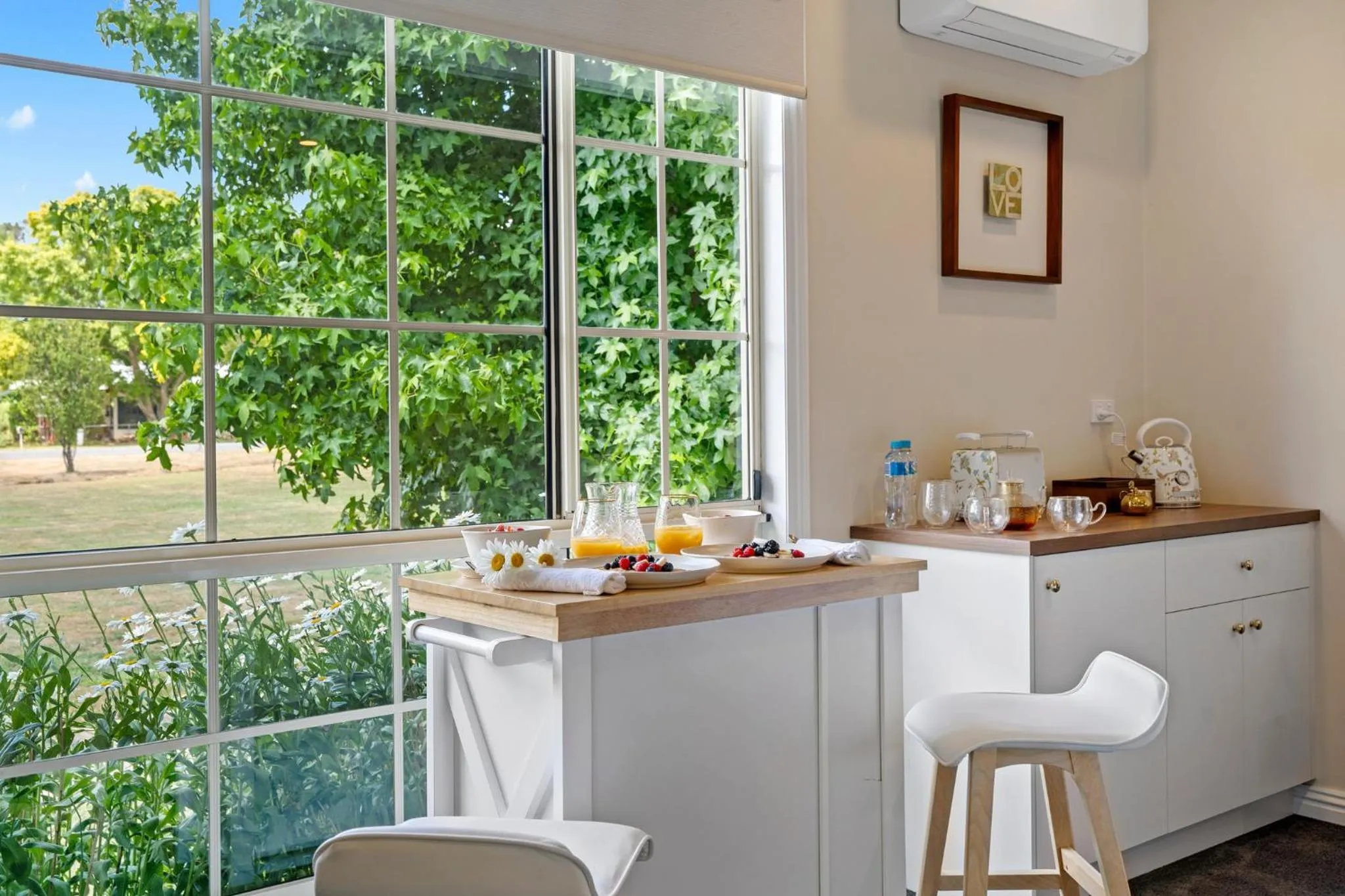 Coffee/tea facilities in Tell Tales Bed & Breakfast