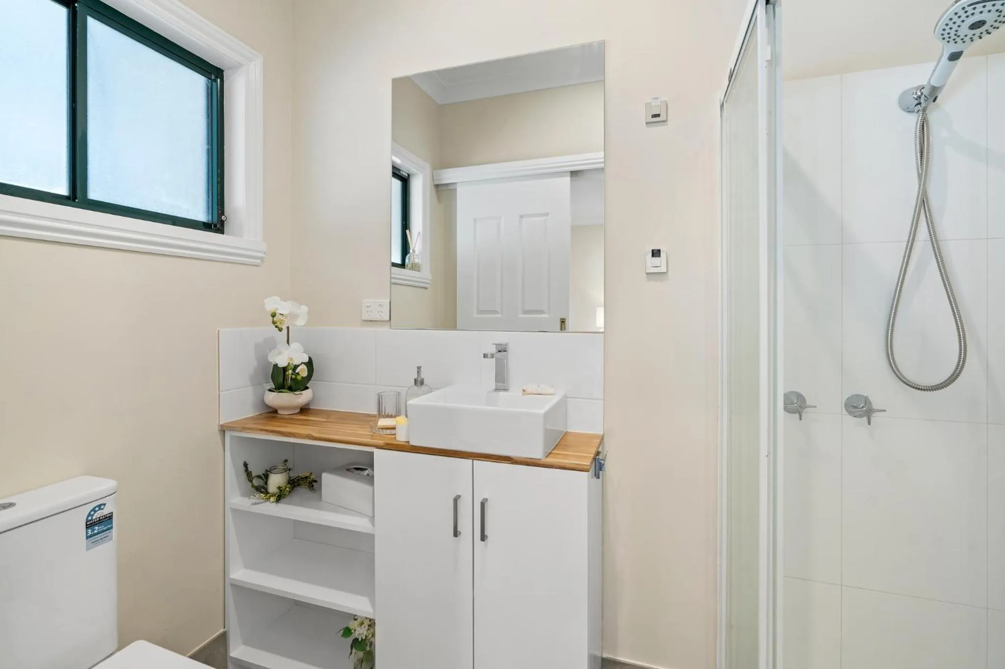 Shower in Tell Tales Bed & Breakfast